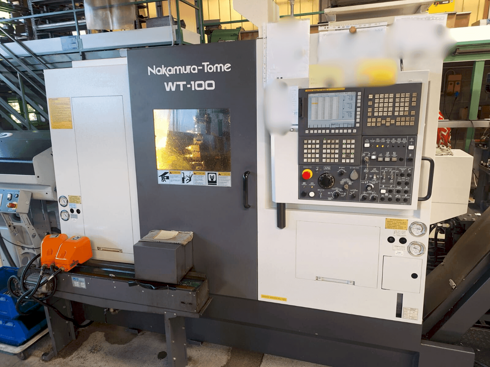 Čelní pohled  na NAKAMURA-TOME WT-100  stroj