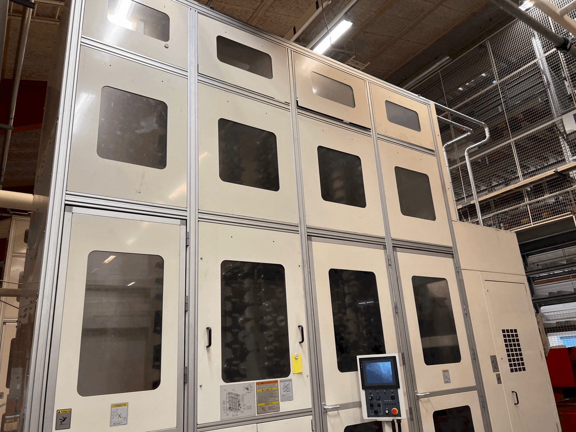 Levý pohled  na Okuma MA-800H  stroj