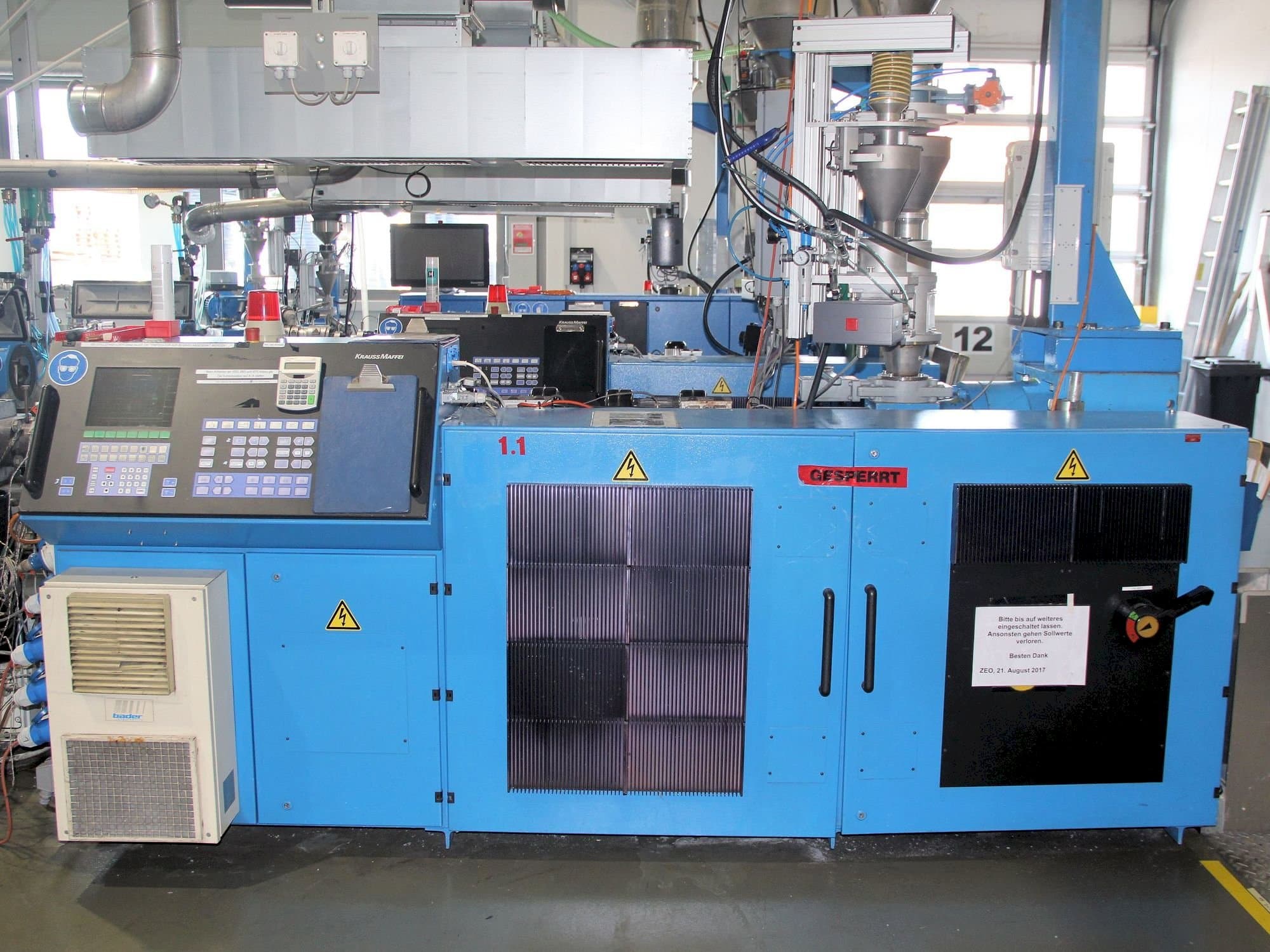 Čelní pohled  na Krauss Maffei KME 1-75-30 B  stroj