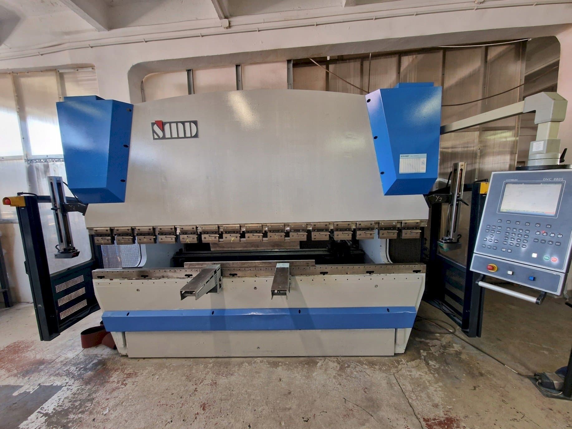 Čelní pohled  na SMD PBH 3100  stroj