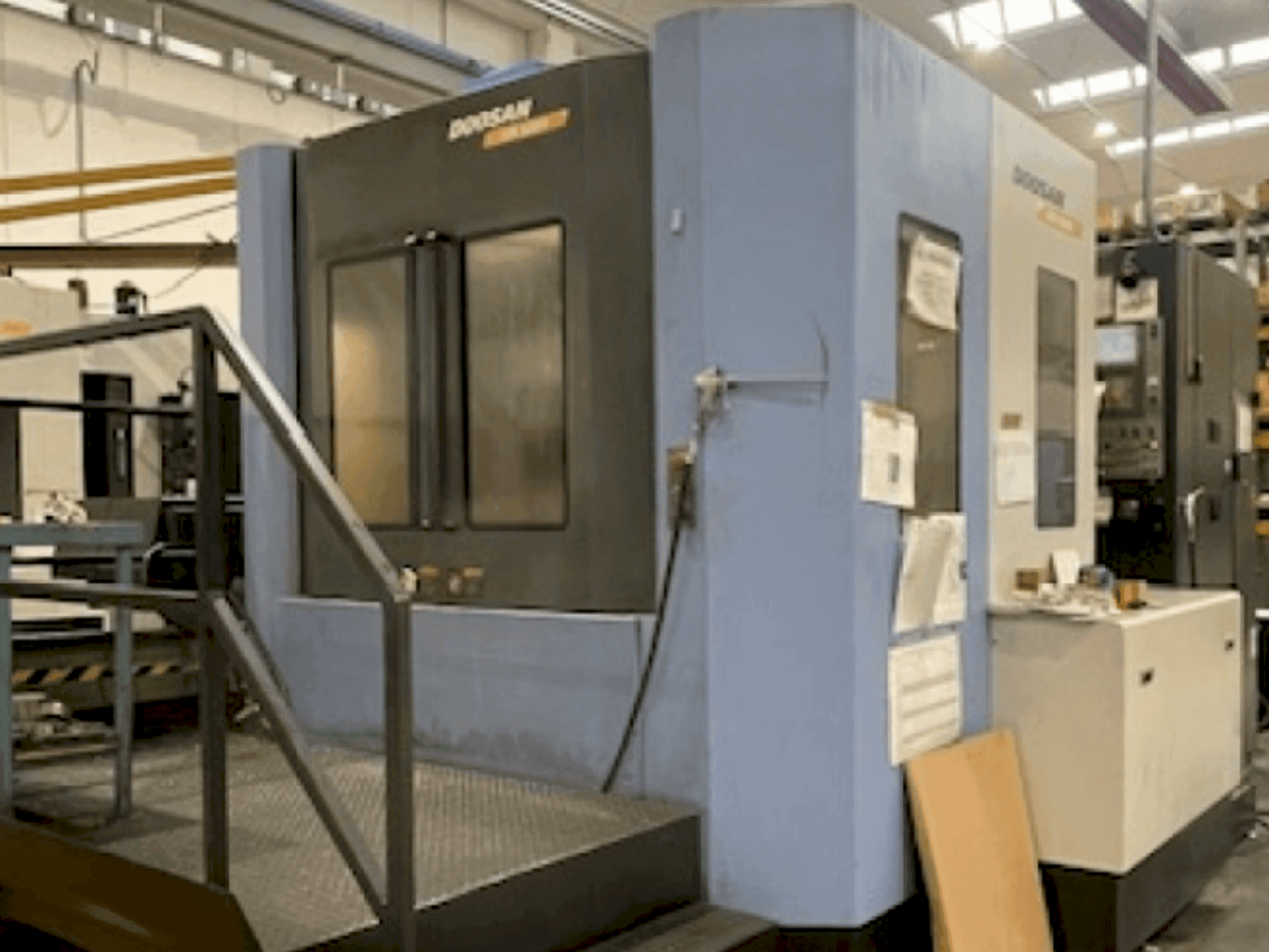 Čelní pohled  na DOOSAN HM 6300 (2009)  stroj