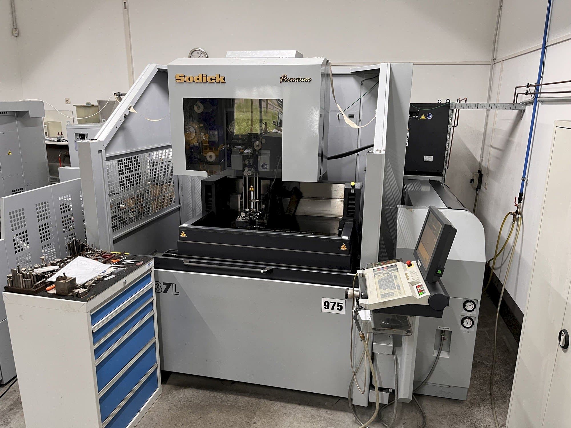 Čelní pohled  na Sodick AQ537L  stroj