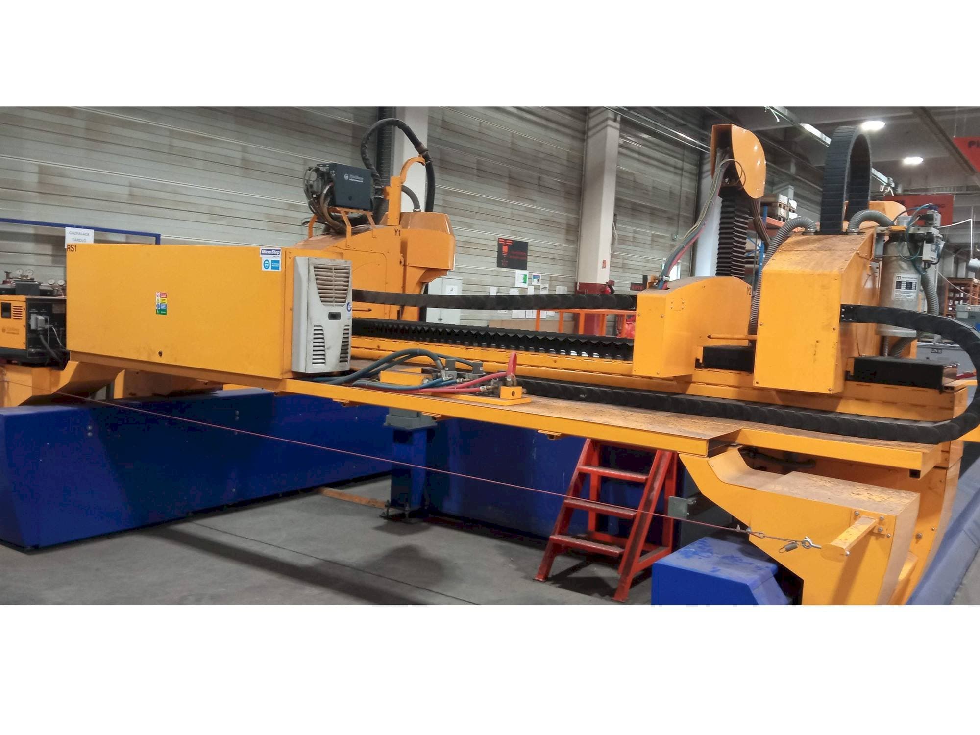 Čelní pohled  na MicroStep MG 7501.20  stroj