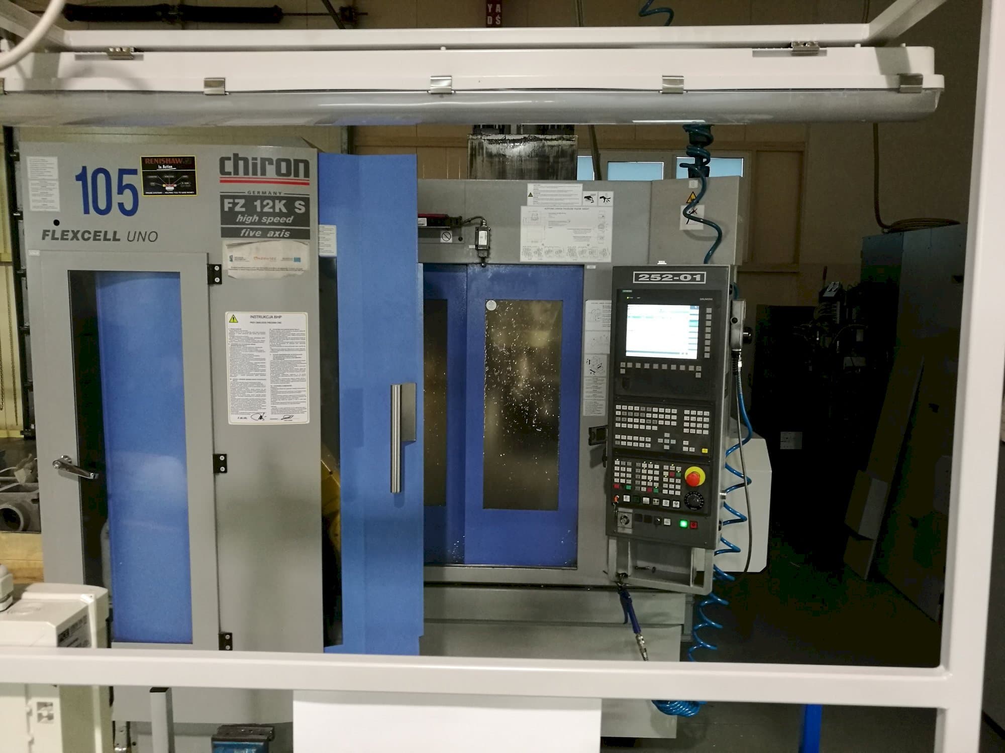 Čelní pohled  na CHIRON FZ 12 KS  stroj