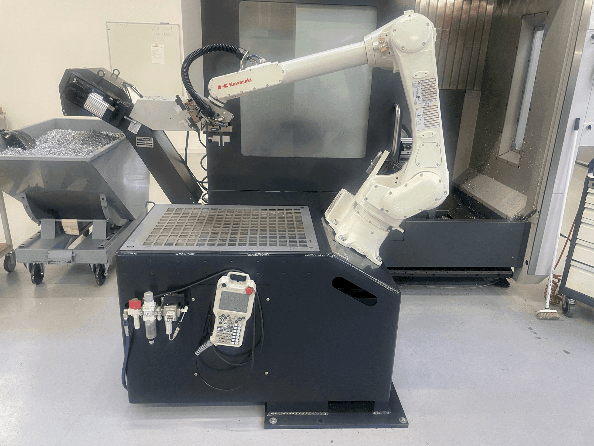 Čelní pohled  na Kawasaki RS006L  stroj