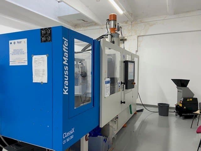 Levý boční pohled  na Krauss Maffei ClassiX CX 160-380  stroj