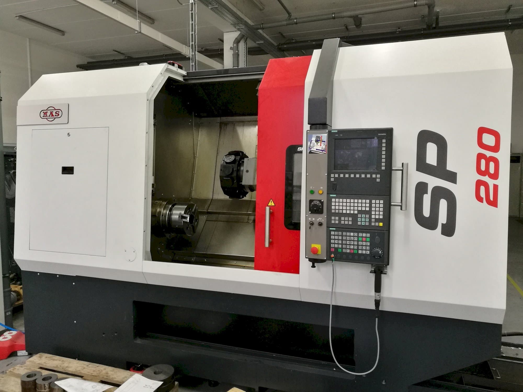 Čelní pohled  na KOVOSVIT MAS SP 280 SY  stroj