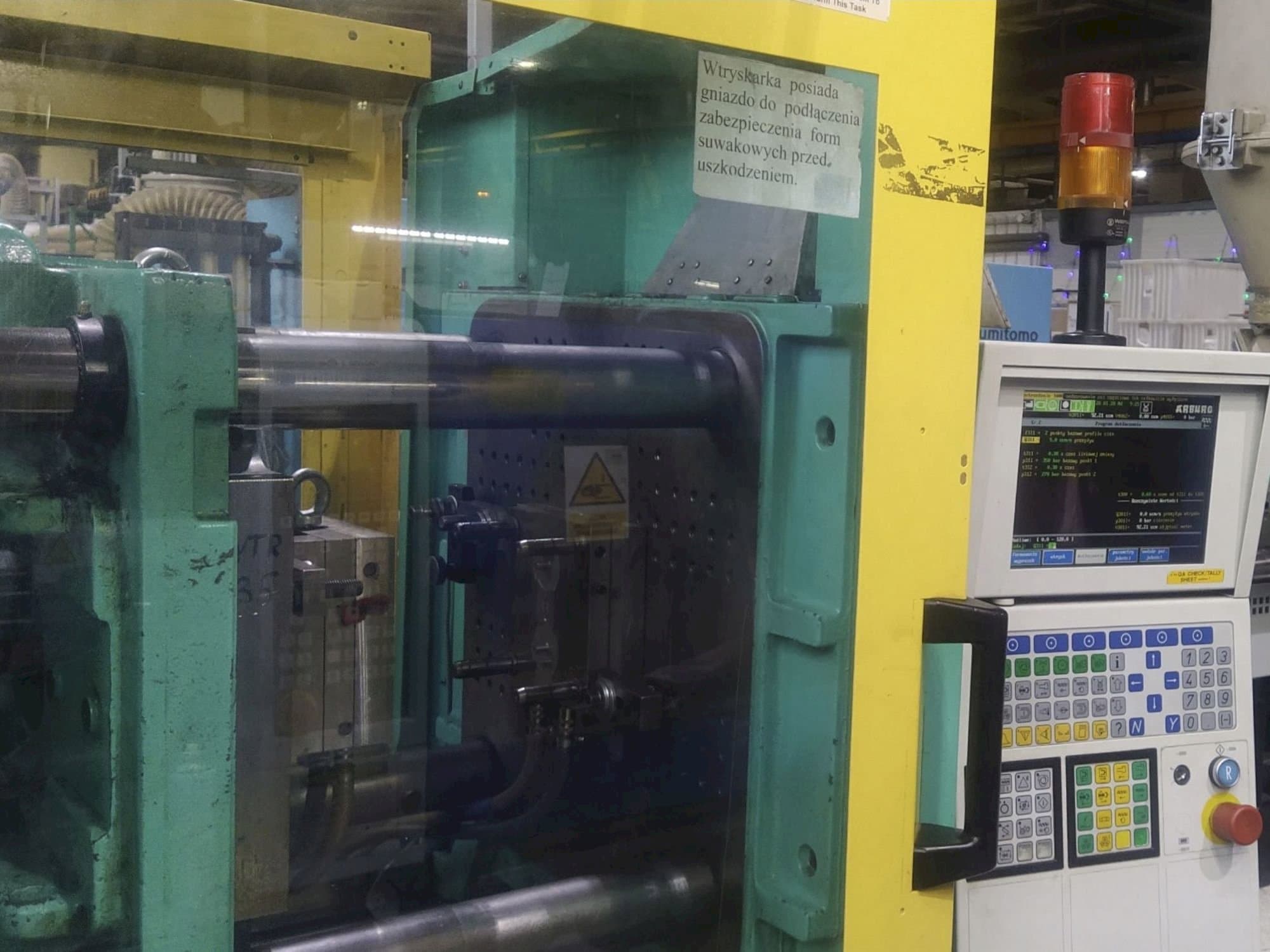 Čelní pohled  na Arburg 420S ALLROUNDER 1000-350  stroj