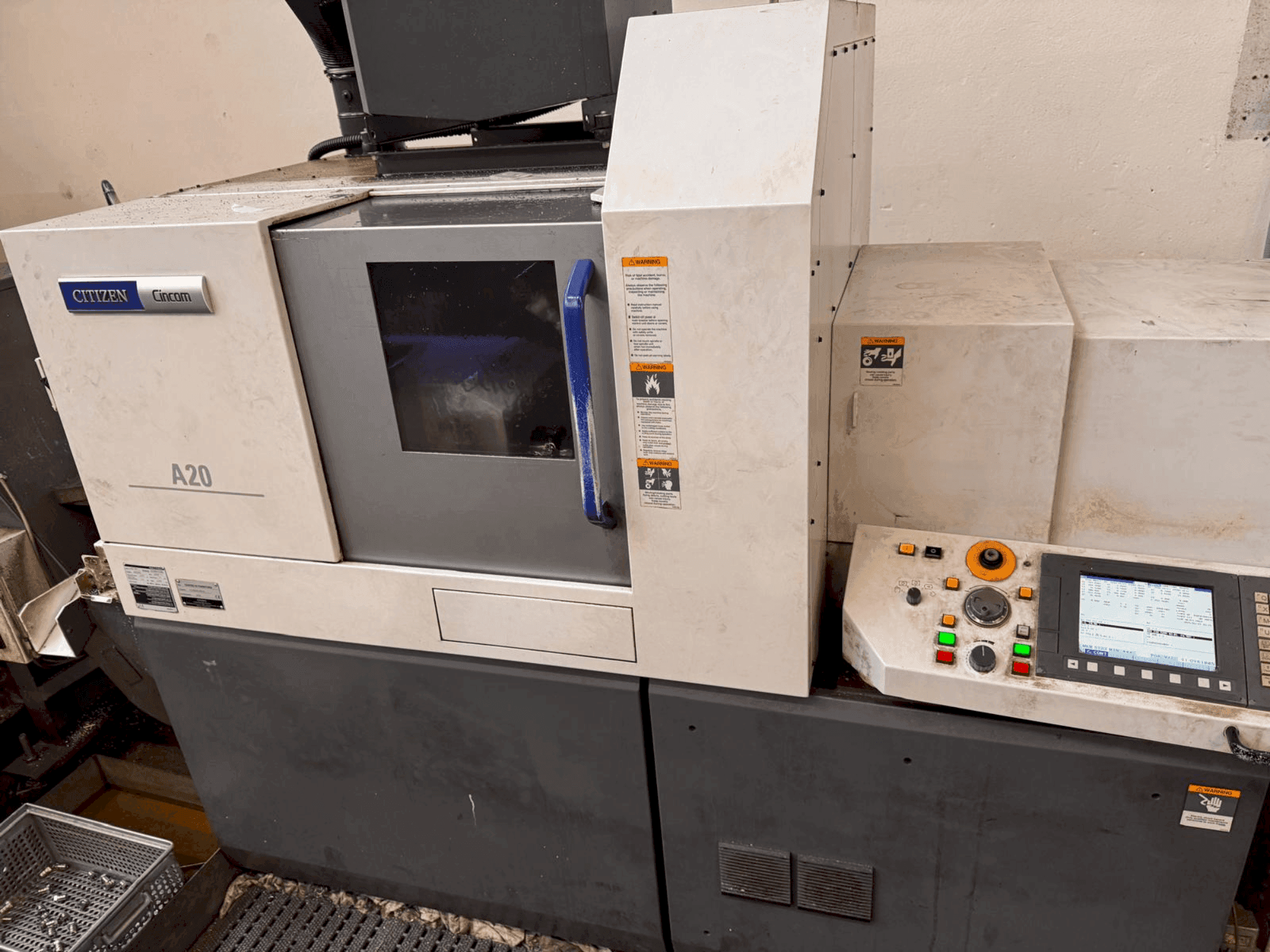 Čelní pohled  na Citizen A20  stroj