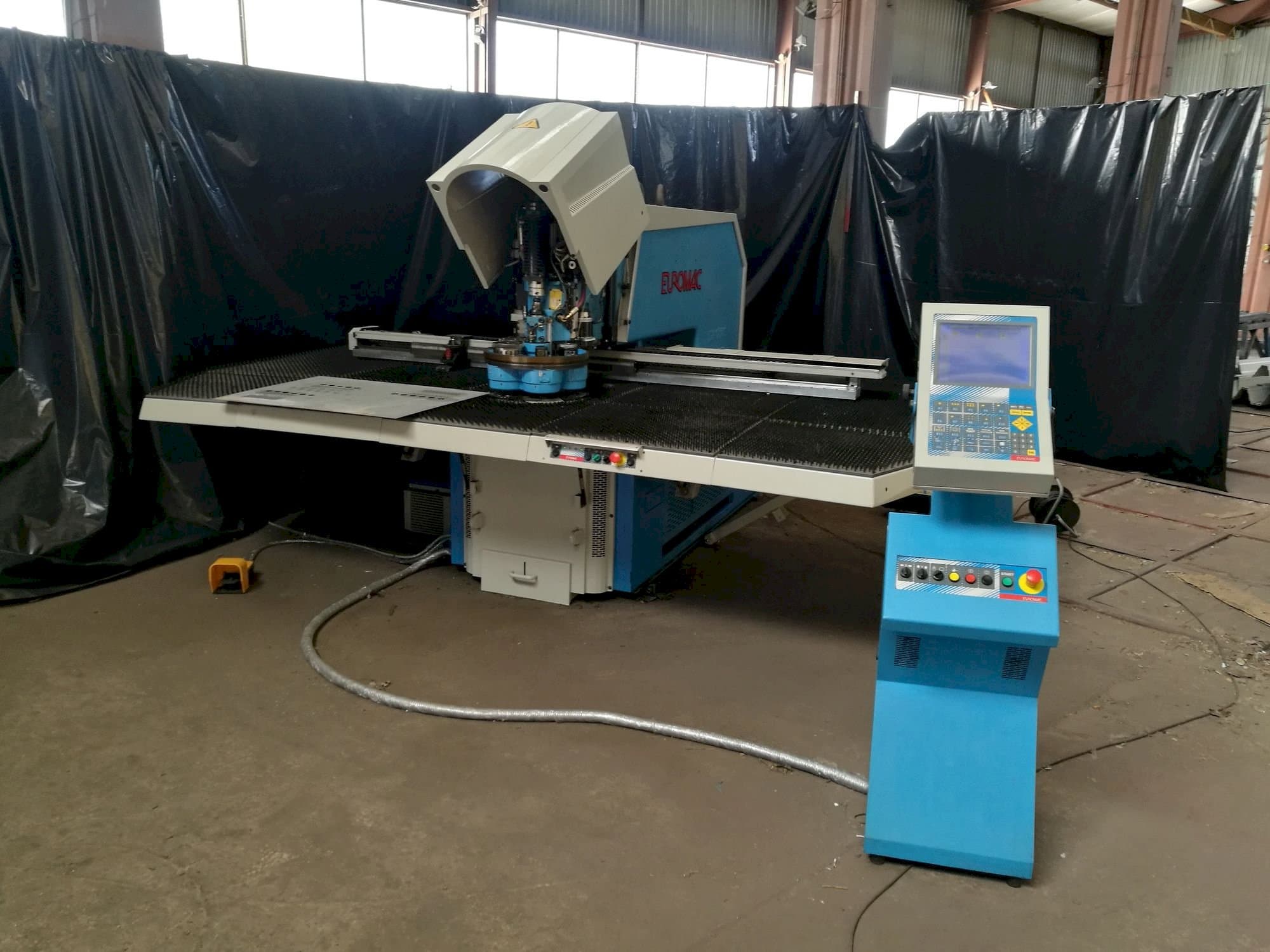 Čelní pohled  na Euromac MTX INDEX  stroj