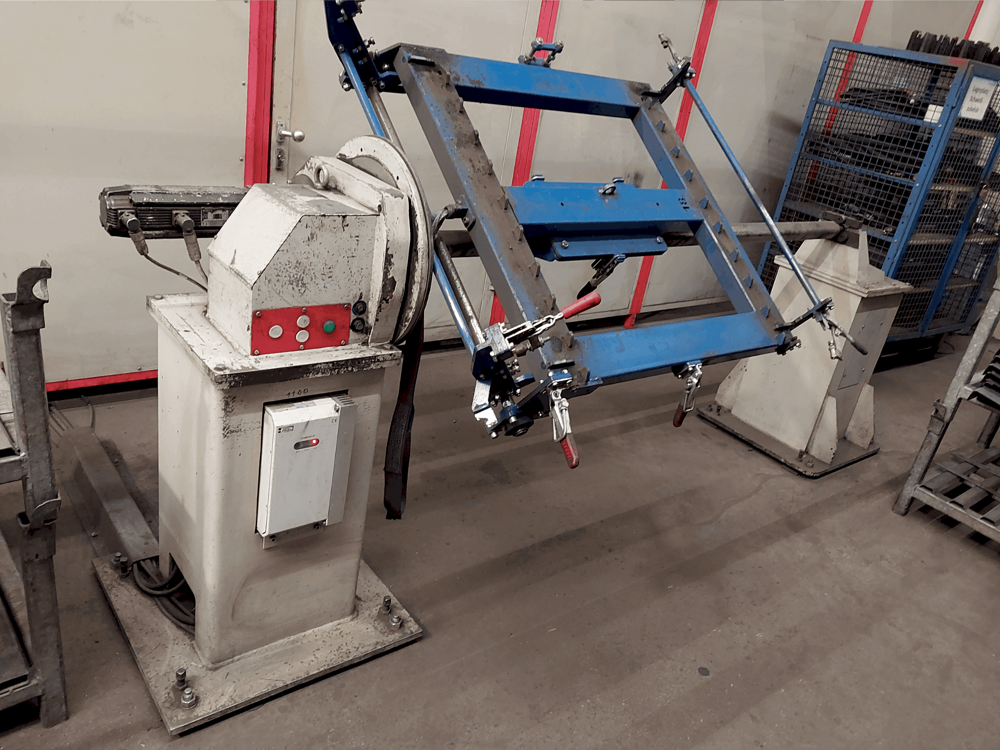 Čelní pohled  na IGM Welding Robot System  stroj