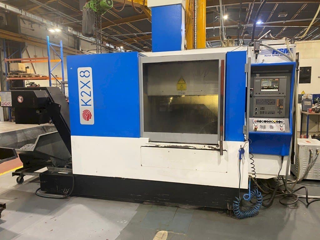 Čelní pohled  na Huron K2X8  stroj