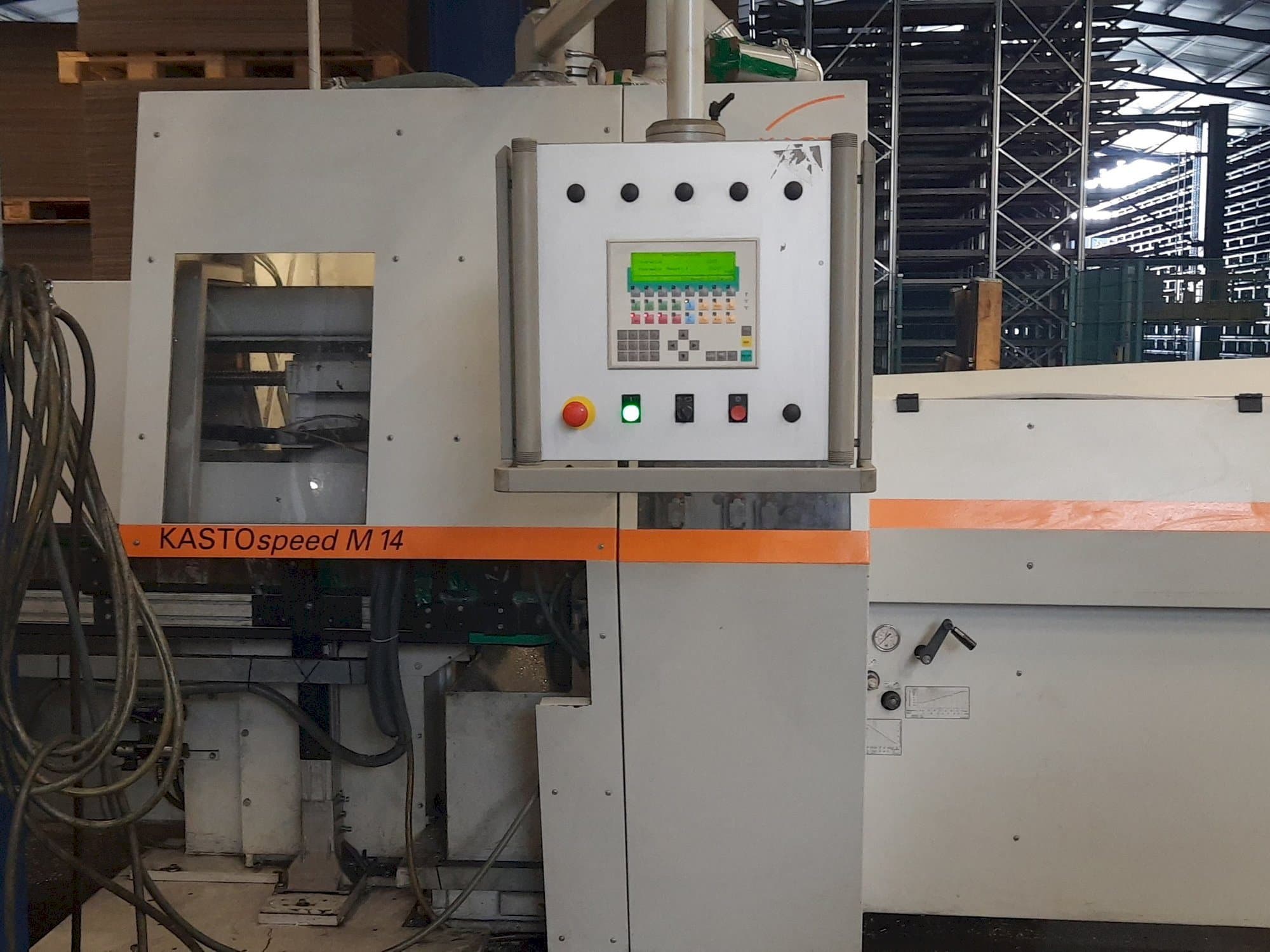 Čelní pohled  na KASTO speed M14  stroj