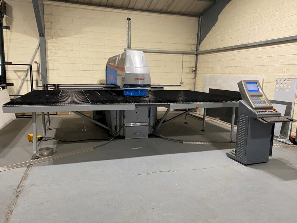 Čelní pohled  na Euromac 1500 STX Flex 12 Hybrid  stroj