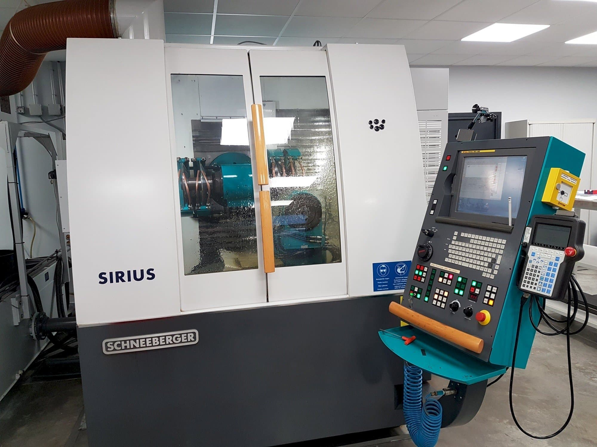 Čelní pohled  na Schneeberger Sirius HPM  stroj