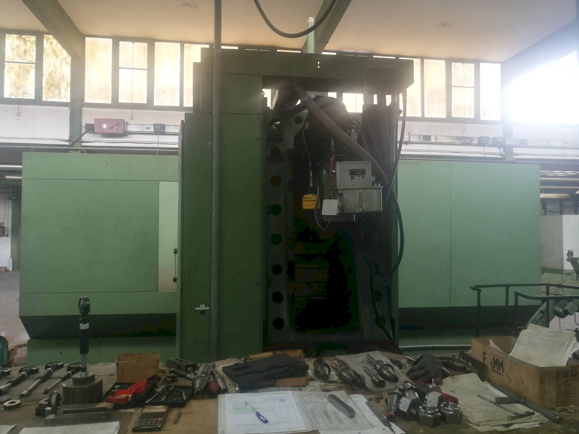 Čelní pohled  na HELLER PFU3  stroj