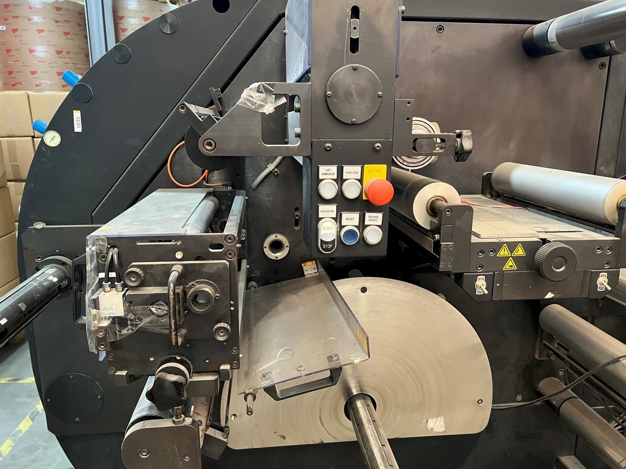 Čelní pohled  na FLEXOR 380B  stroj