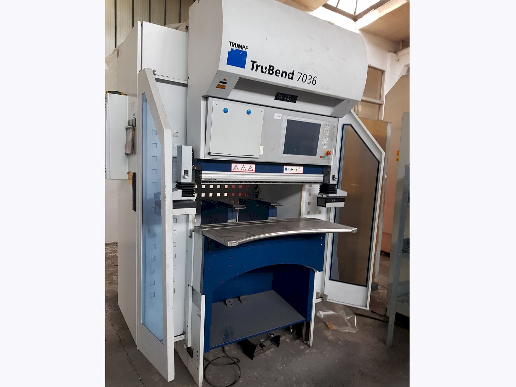 Čelní pohled  na Trumpf TruBend 7036  stroj