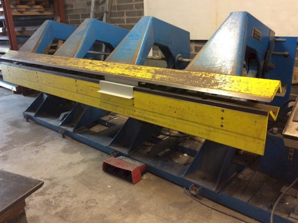 Čelní pohled  na Tensol P200-4  stroj