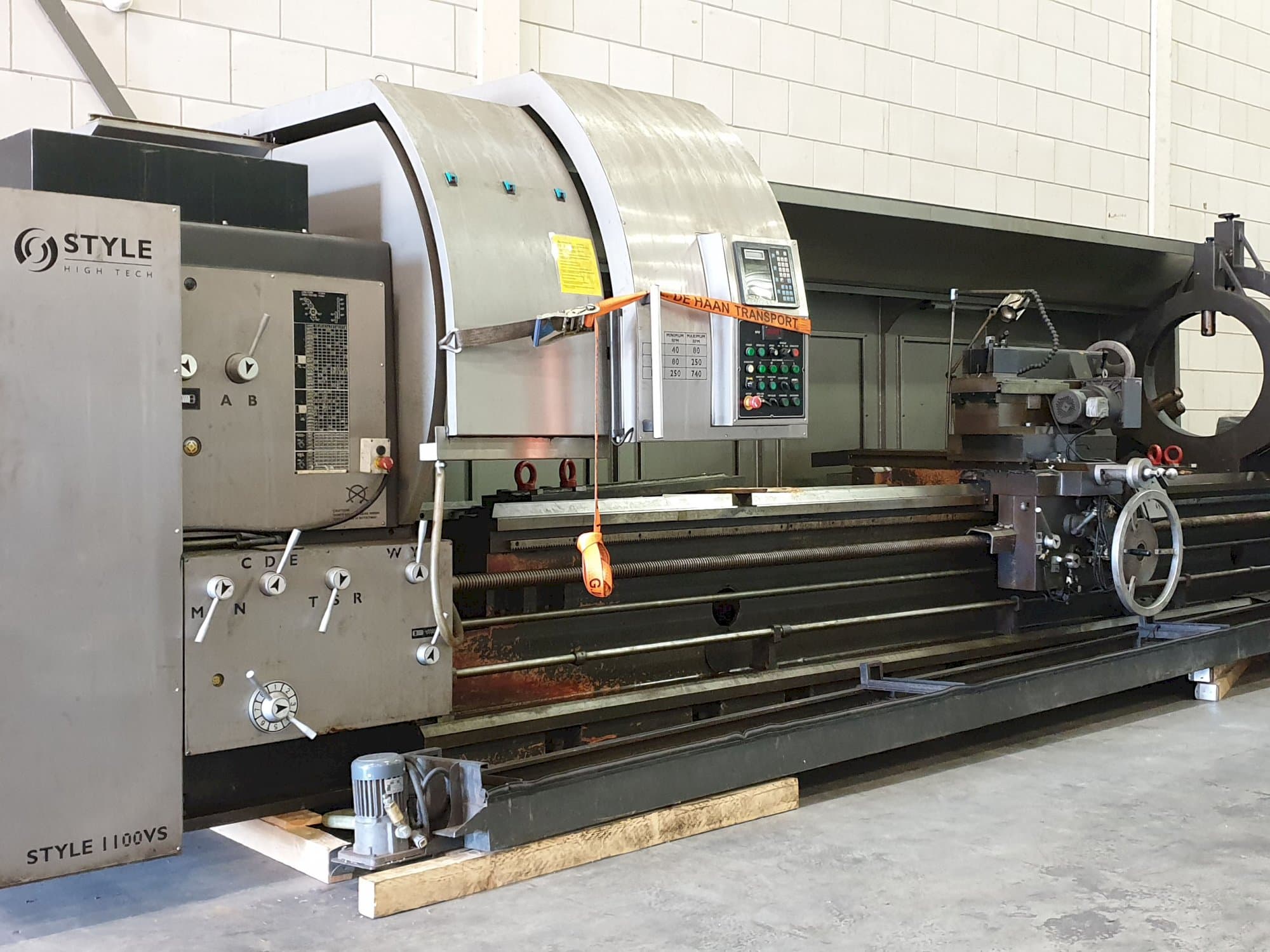 Čelní pohled  na STYLE 1100VS stroj