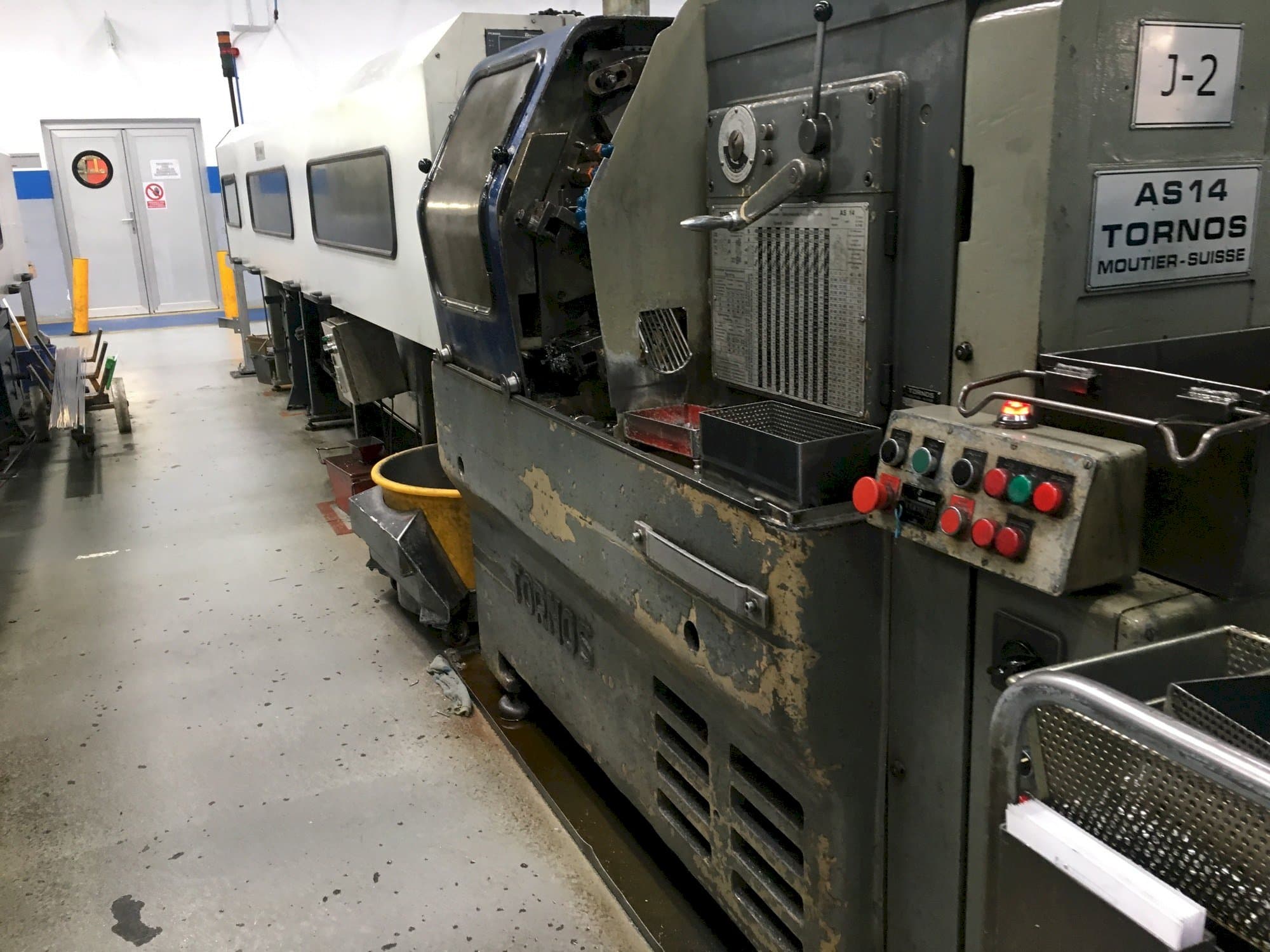 Čelní pohled  na Tornos-Moutier Suisse AS 14  stroj