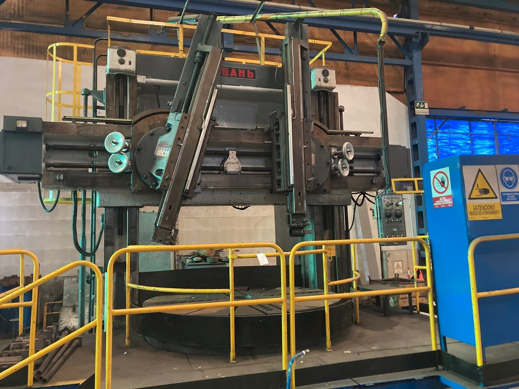 Čelní pohled  na STANKO   stroj