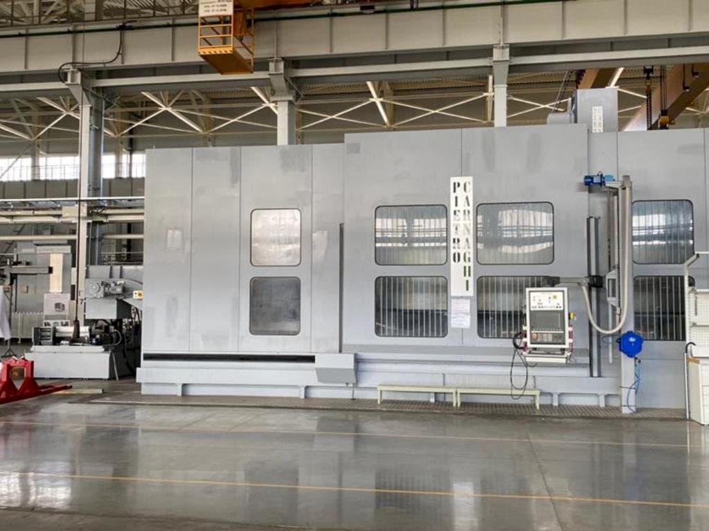 Čelní pohled  na PIETRO CARNAGHI  AC 32TM 2800  stroj