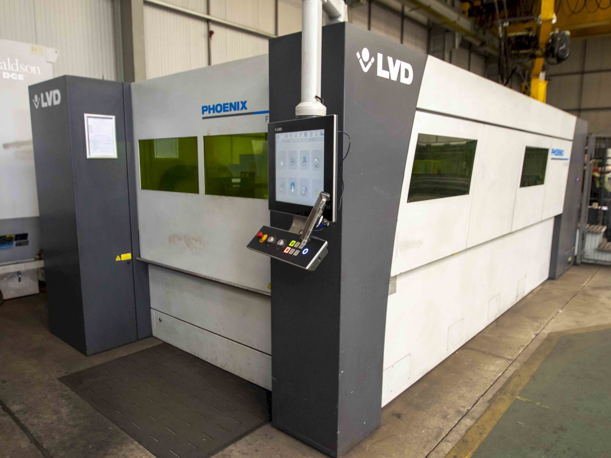 Čelní pohled  na LVD   stroj