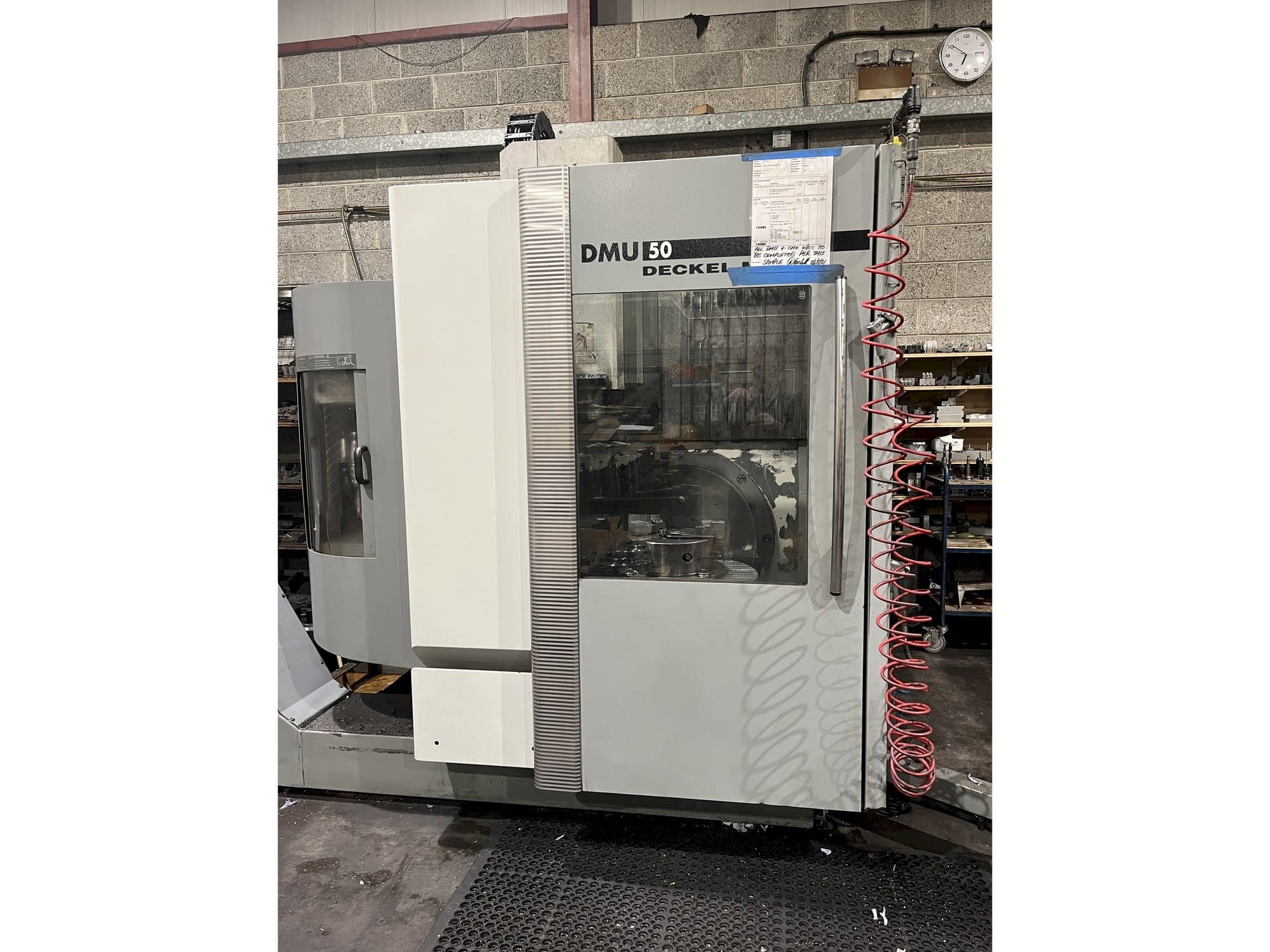 Čelní pohled  na DECKEL MAHO DMU 50  stroj