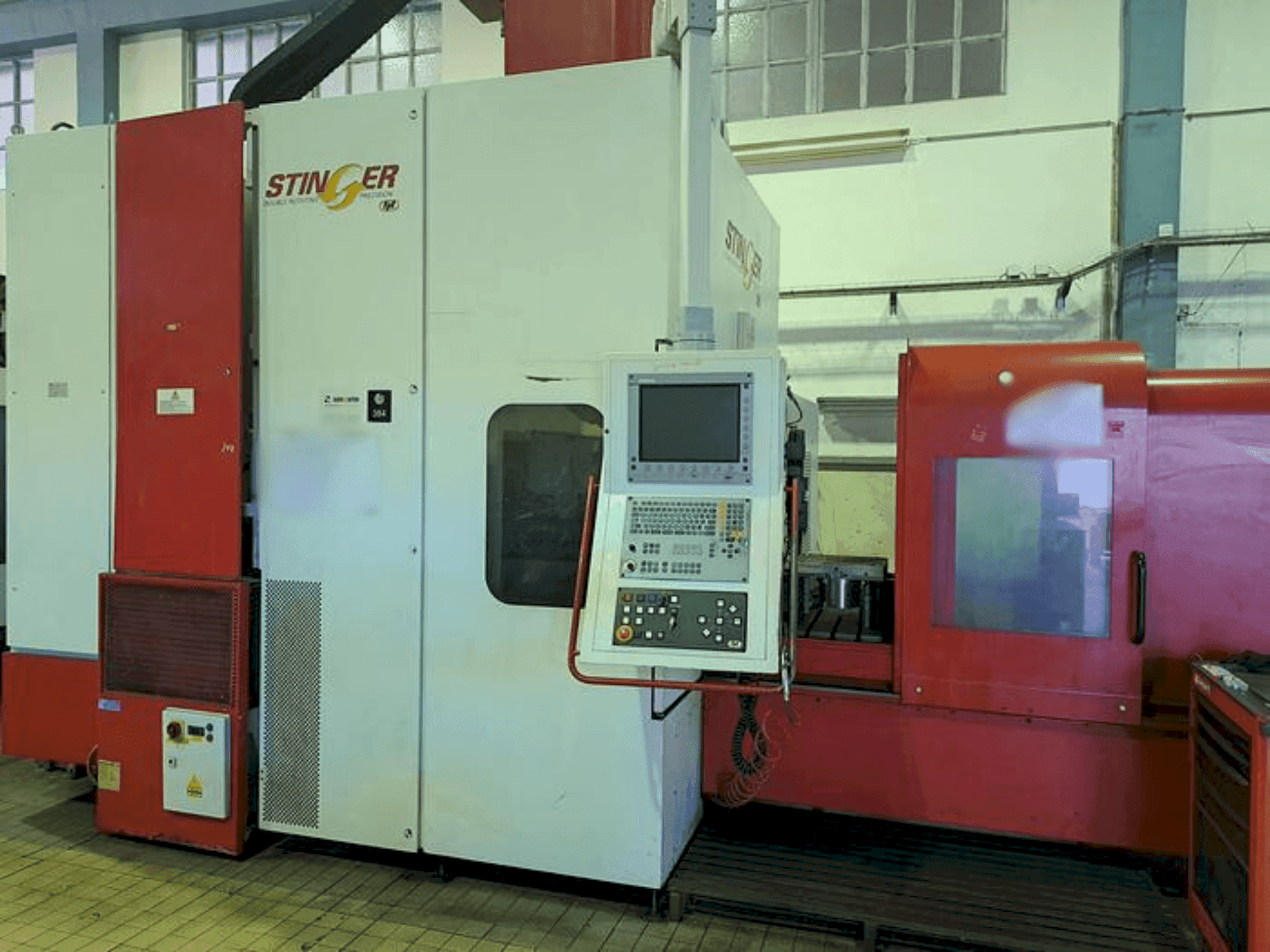 Čelní pohled  na FPT STINGER XL  stroj