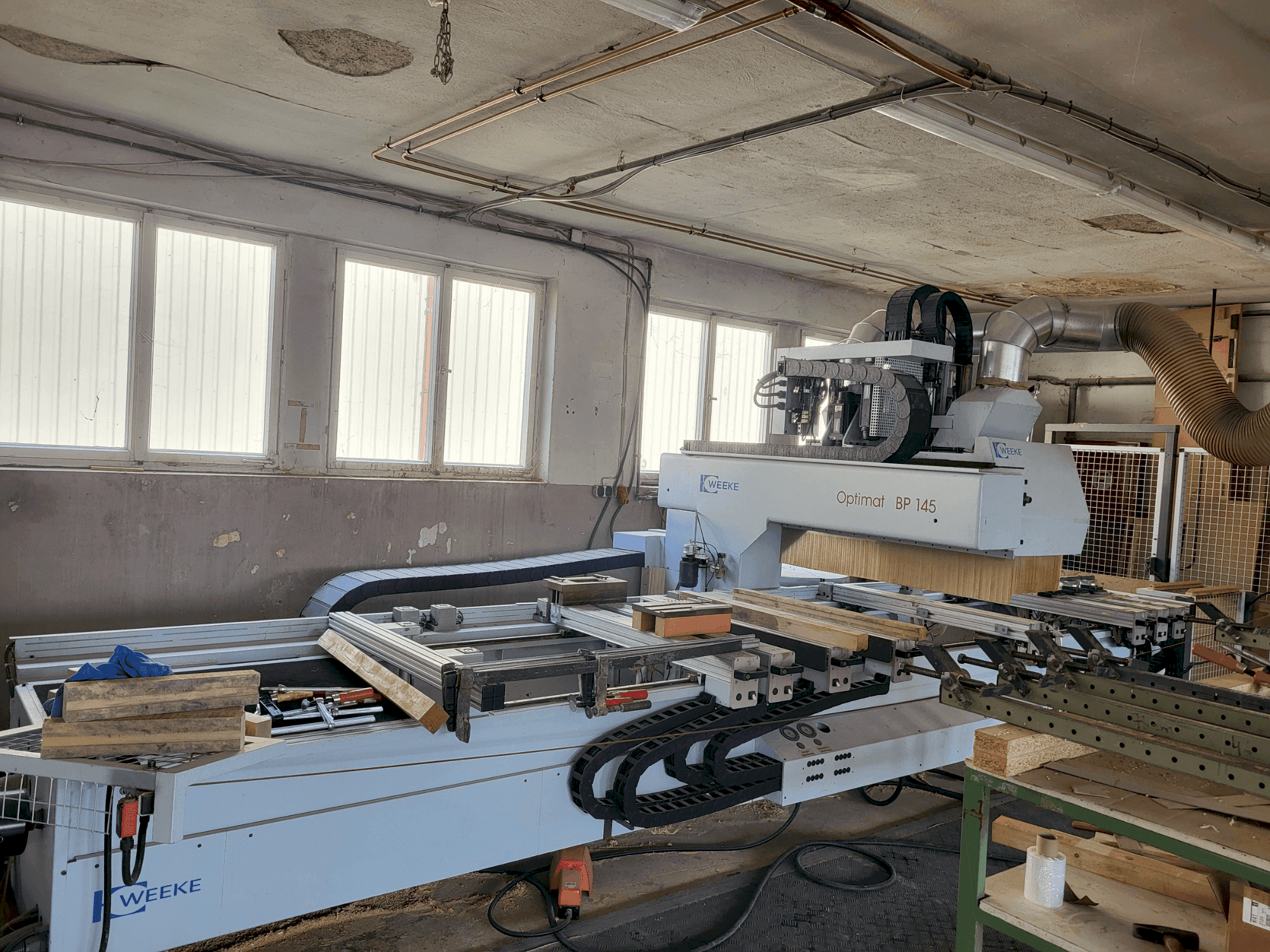 Čelní pohled  na Weeke Optimat BP145  stroj