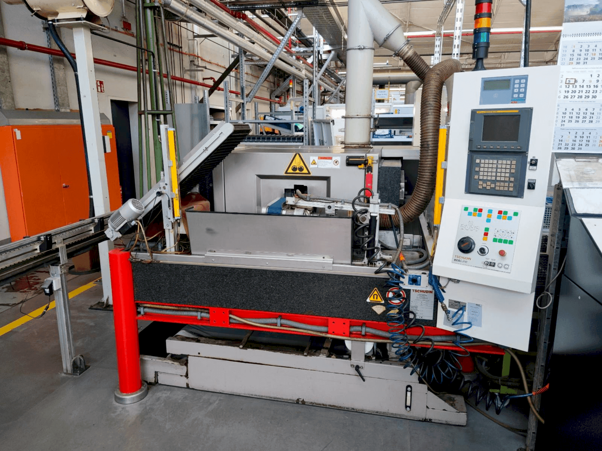 Čelní pohled  na TSCHUDIN ecoLINE 400  stroj