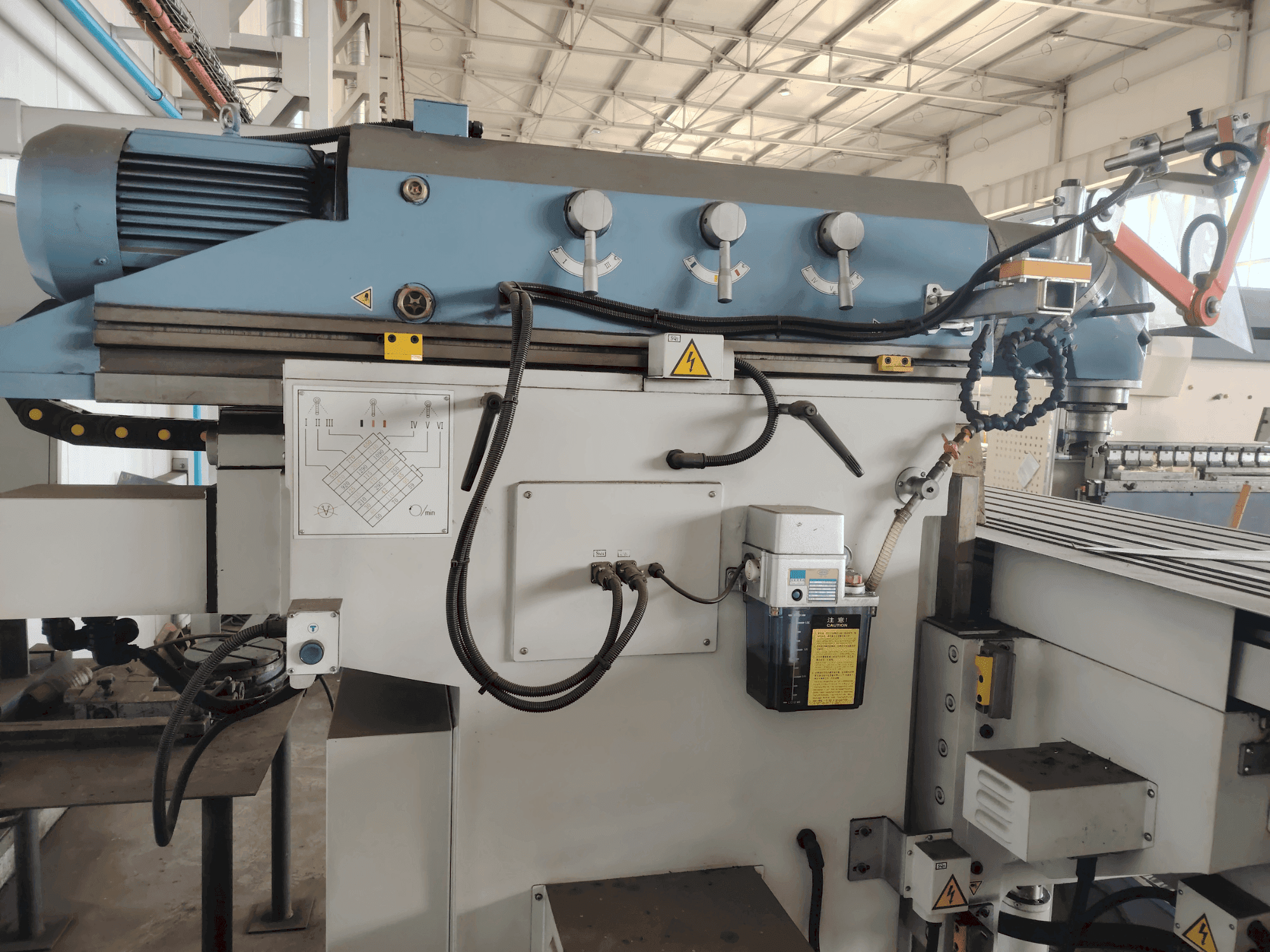 Čelní pohled  na Bernardo Variomill FU 2000E Servo  stroj