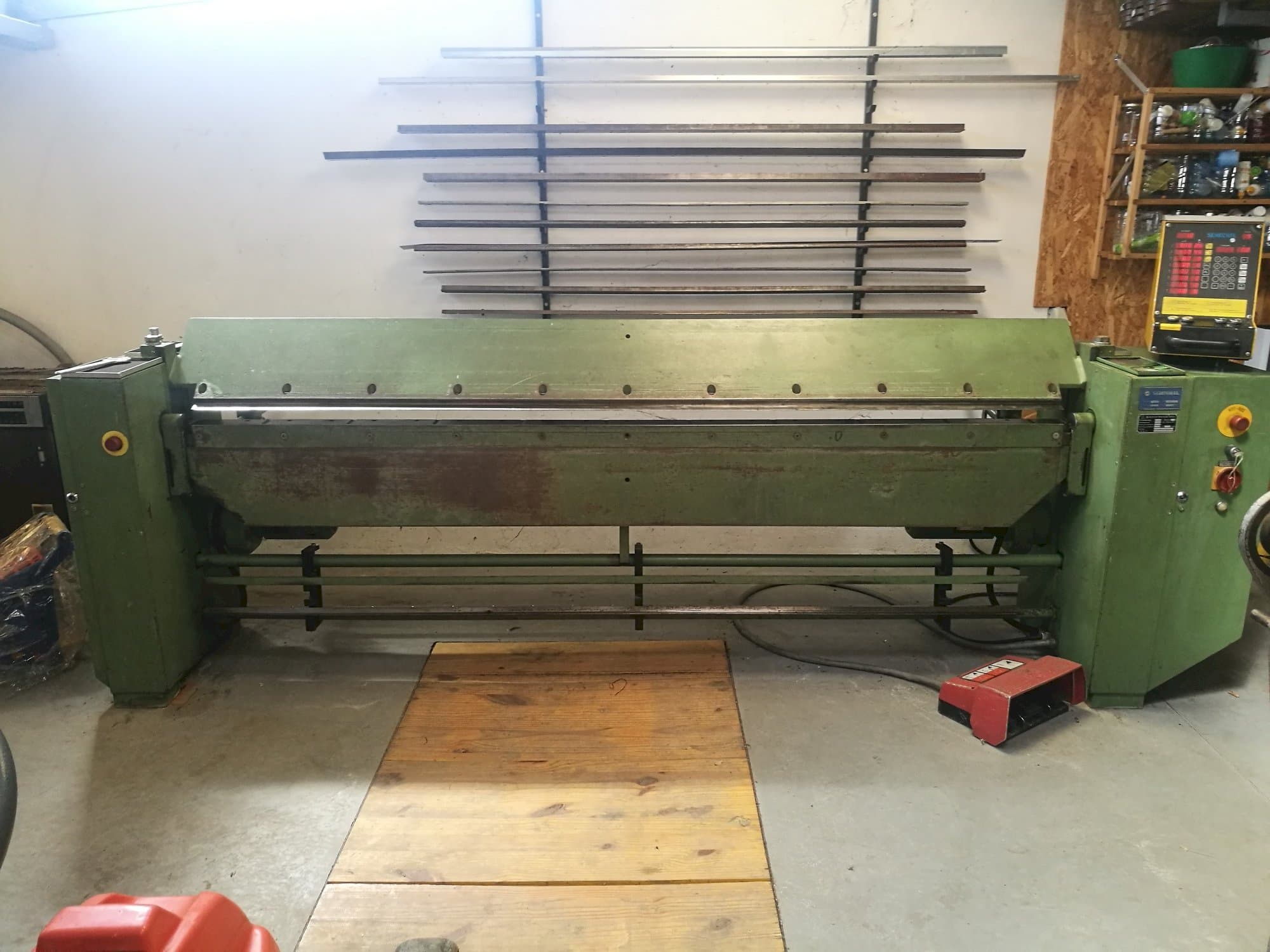 Levý boční pohled  na Schechtl MA 250/8  stroj