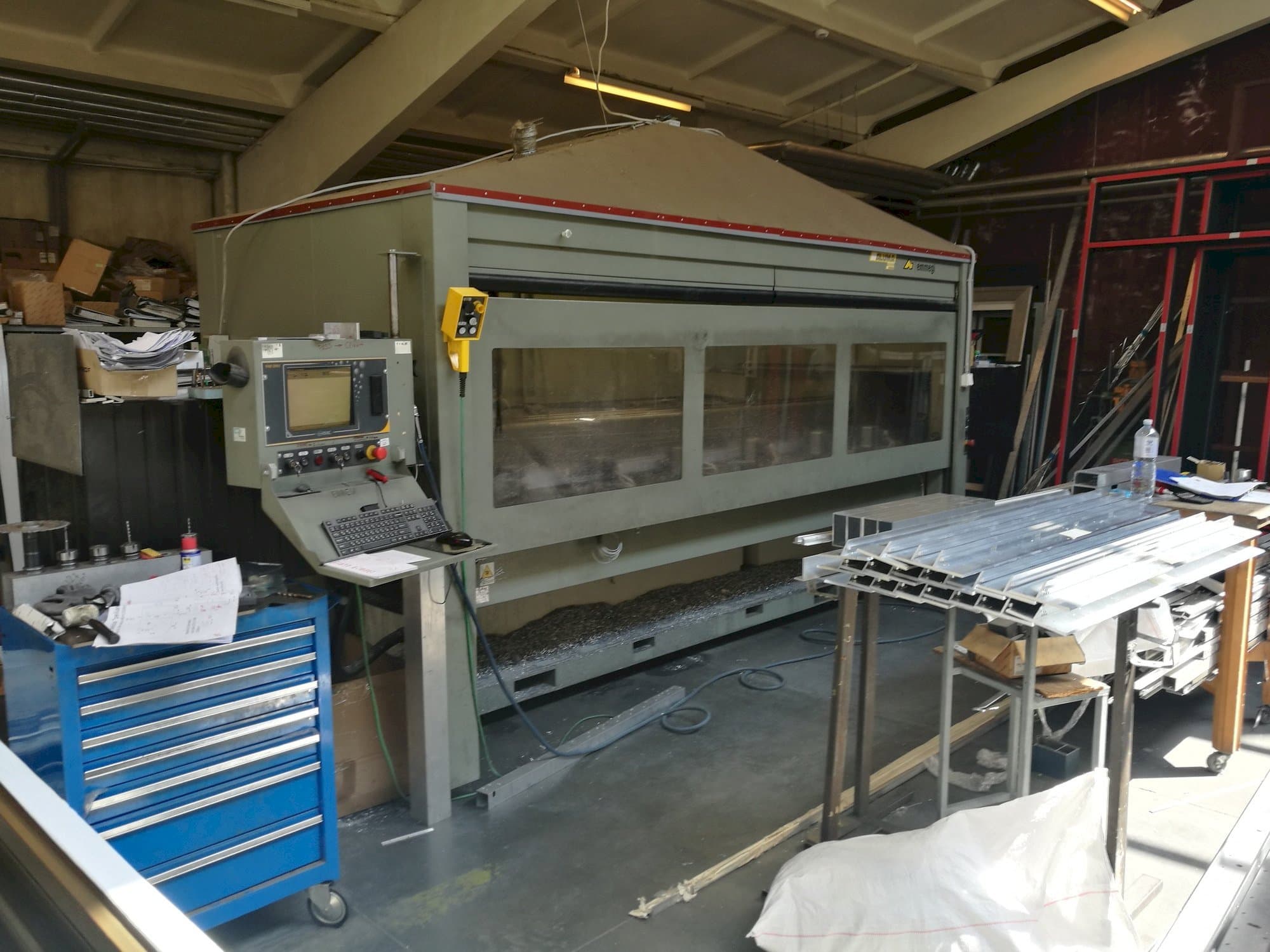 Čelní pohled  na Aluma Phantomatic T4 A  stroj