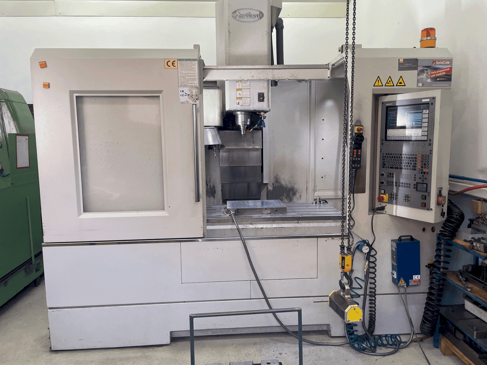 Čelní pohled  na HARTFORD Pro 1000  stroj