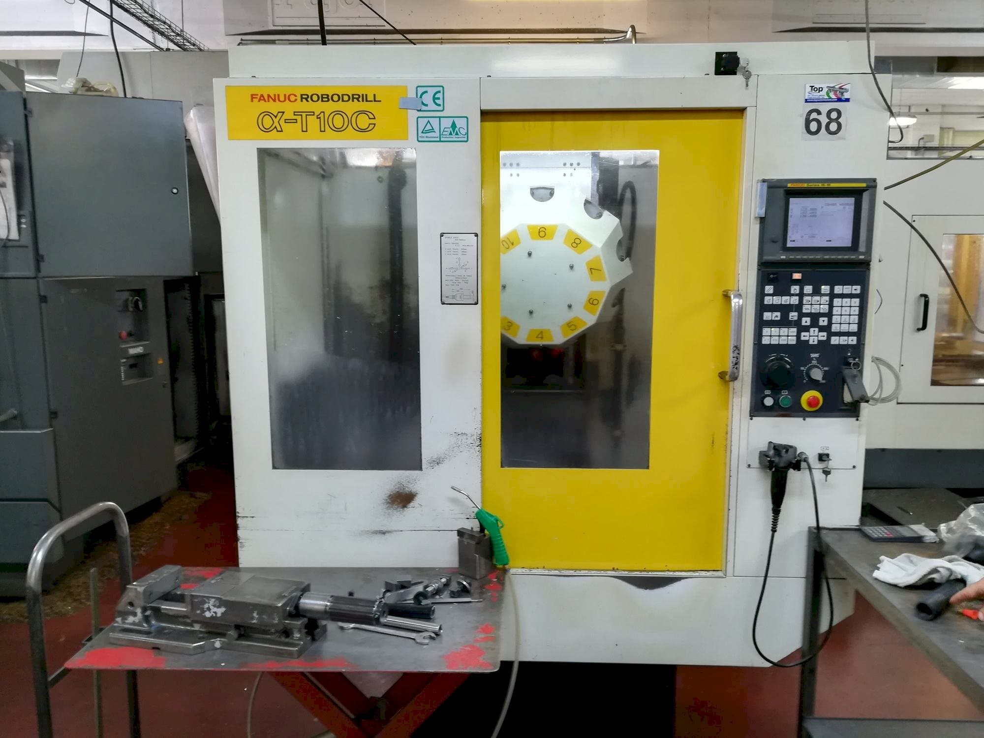 Čelní pohled  na FANUC Robodrill alpha-T 10 C  stroj
