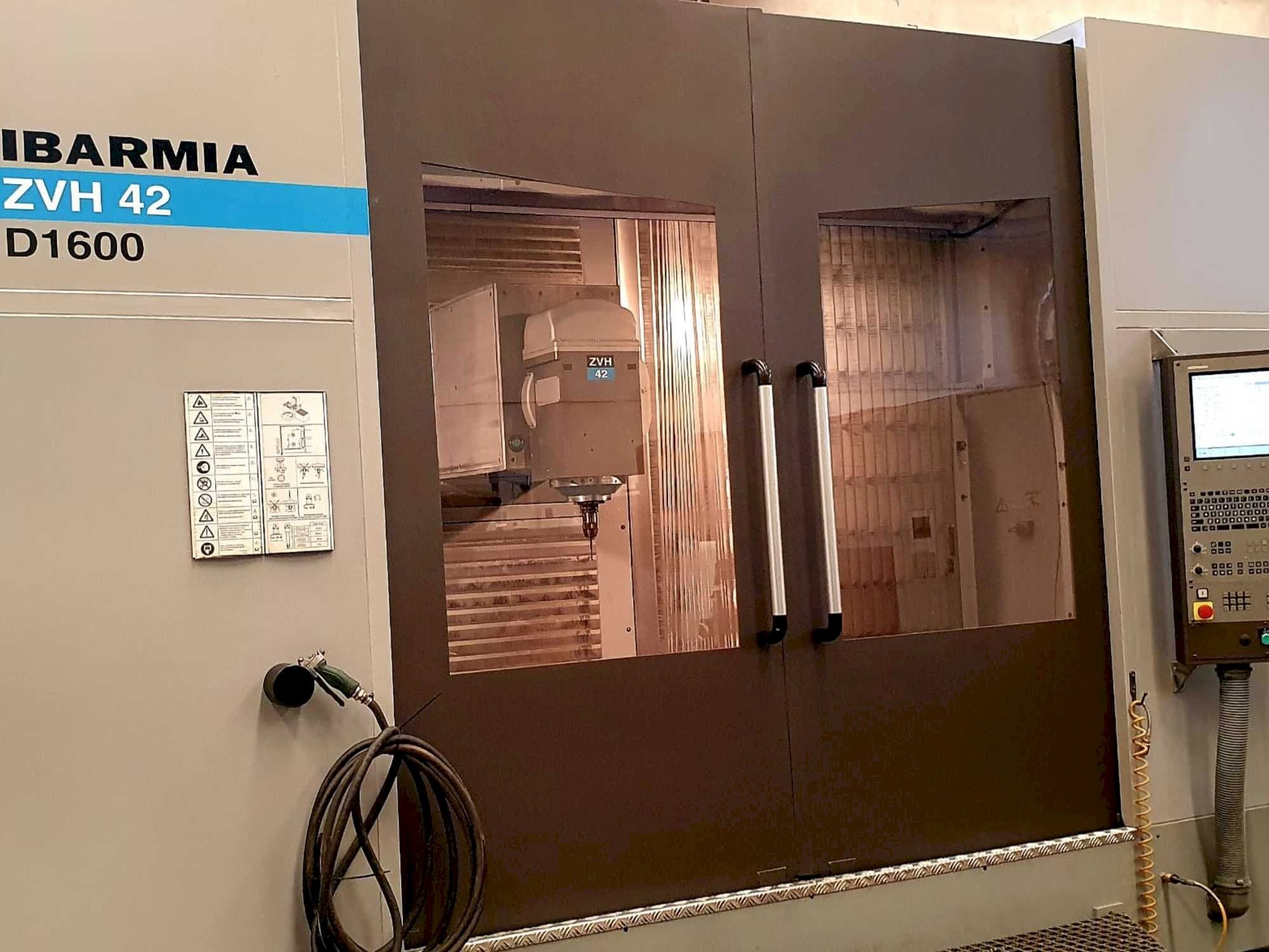 Čelní pohled  na IBARMIA ZVH 42 D1600  stroj