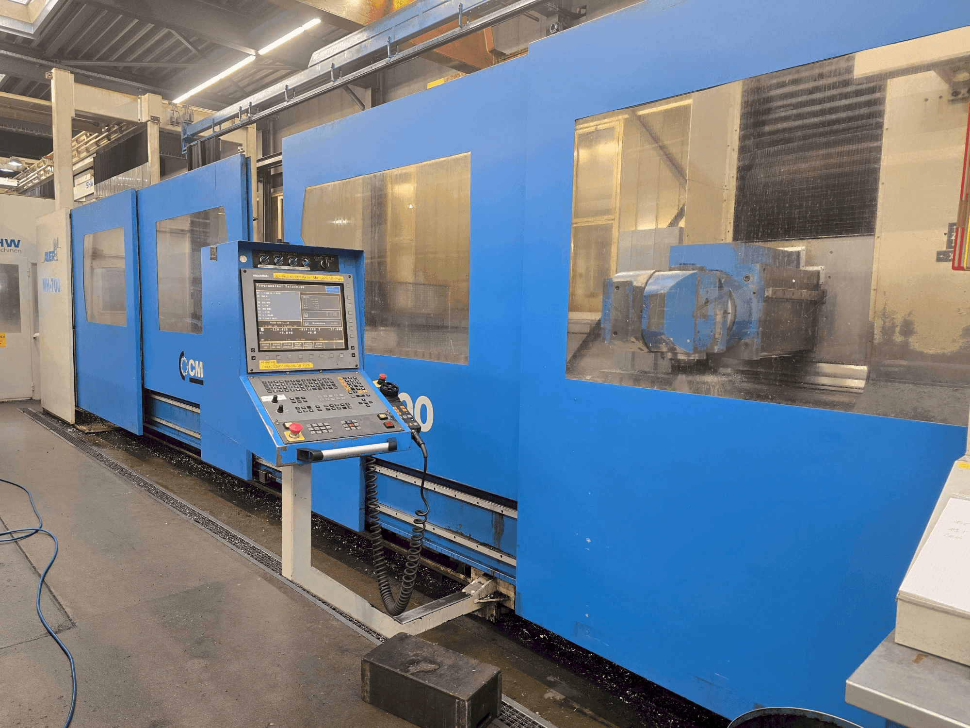 Čelní pohled  na CME MH-700  stroj