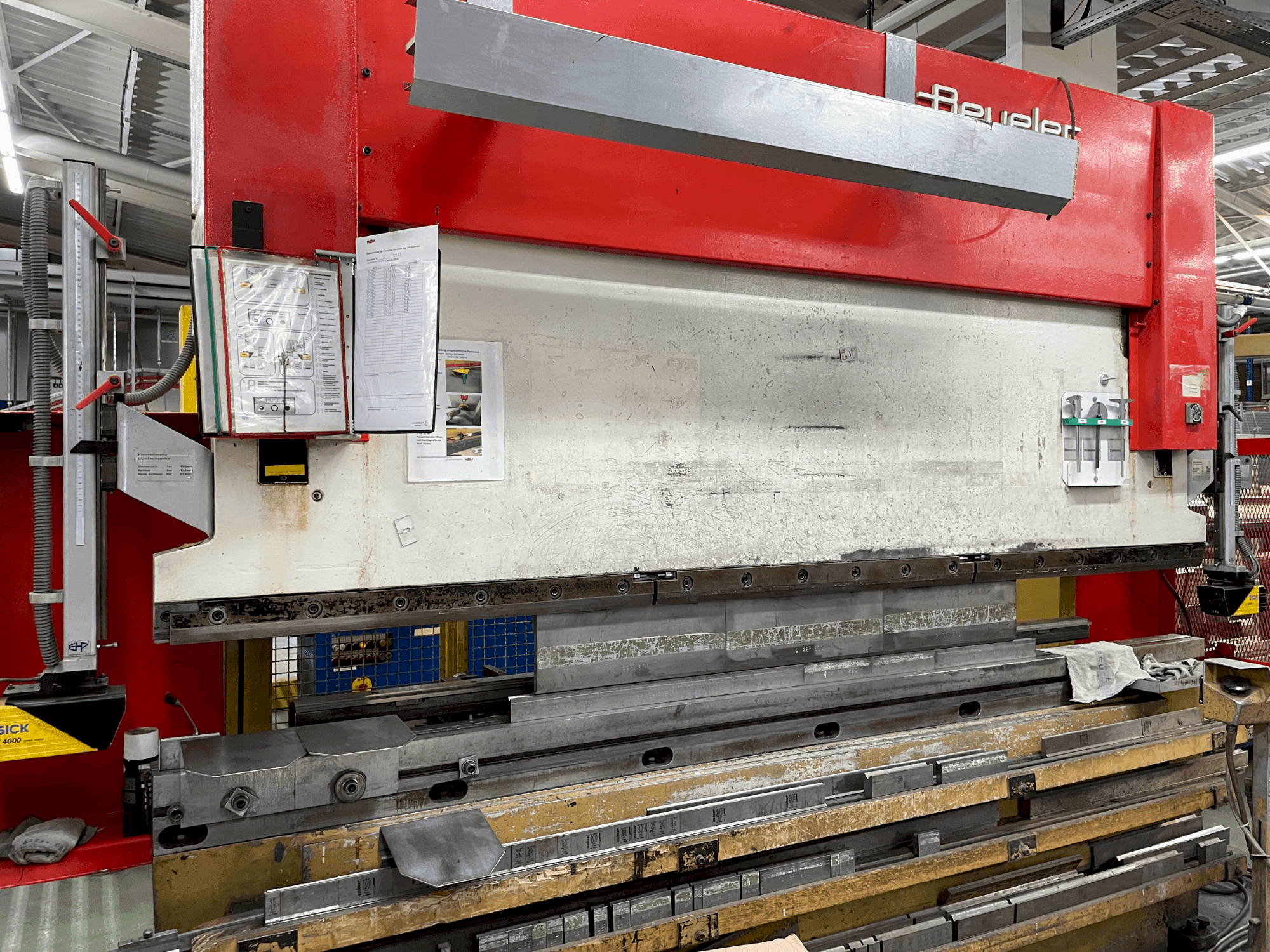 Čelní pohled  na BEYELER RT 125 x 3100  stroj