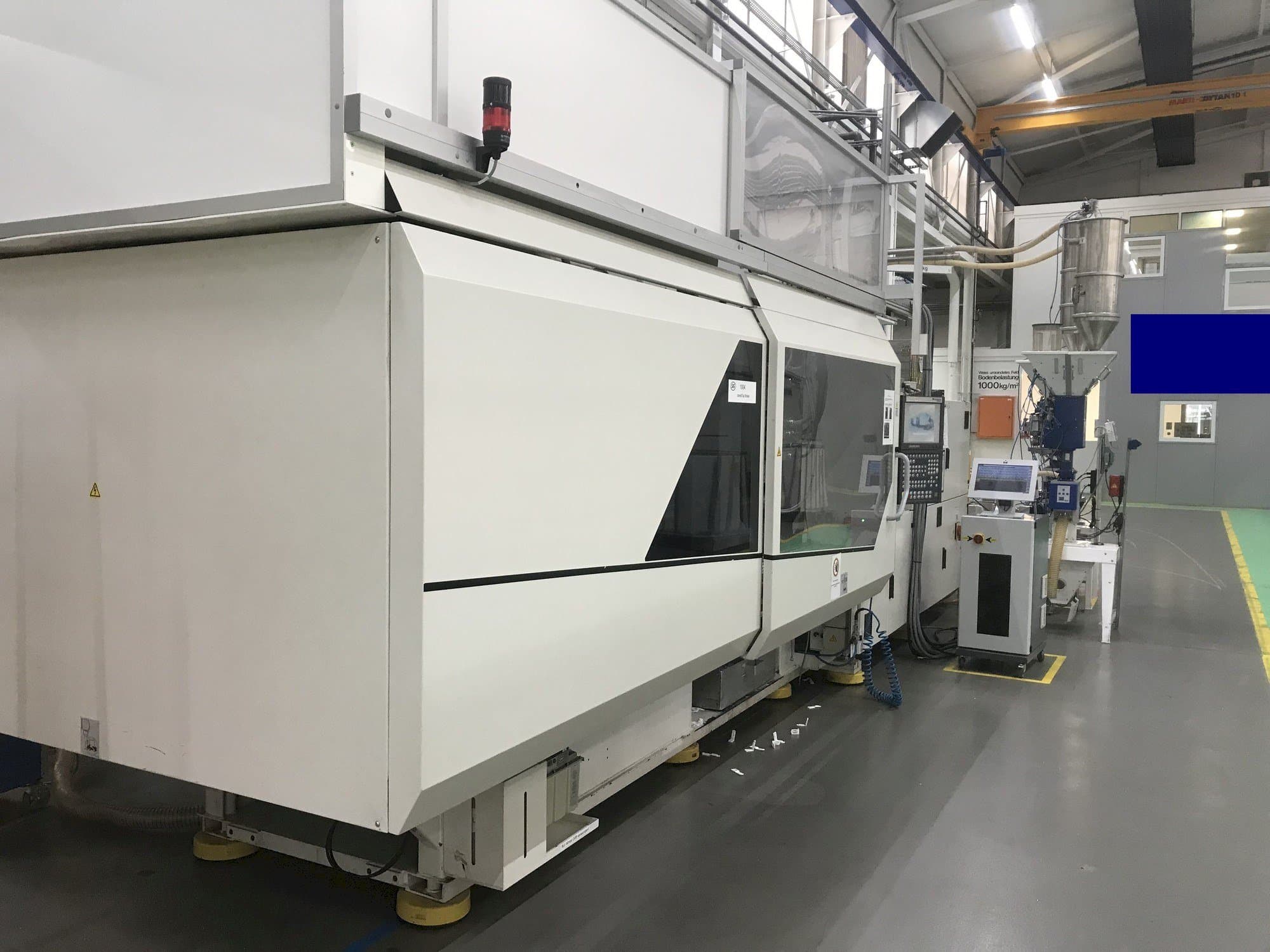 Čelní pohled  na DEMAG SP 350/820-2500  stroj