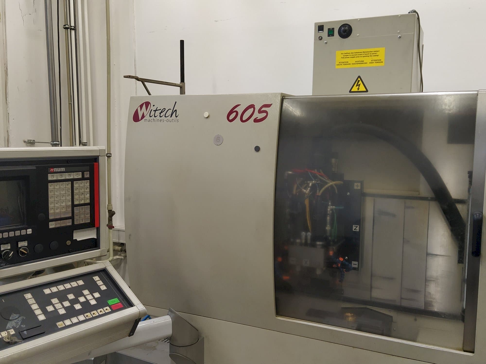 Čelní pohled  na Witech 605  stroj