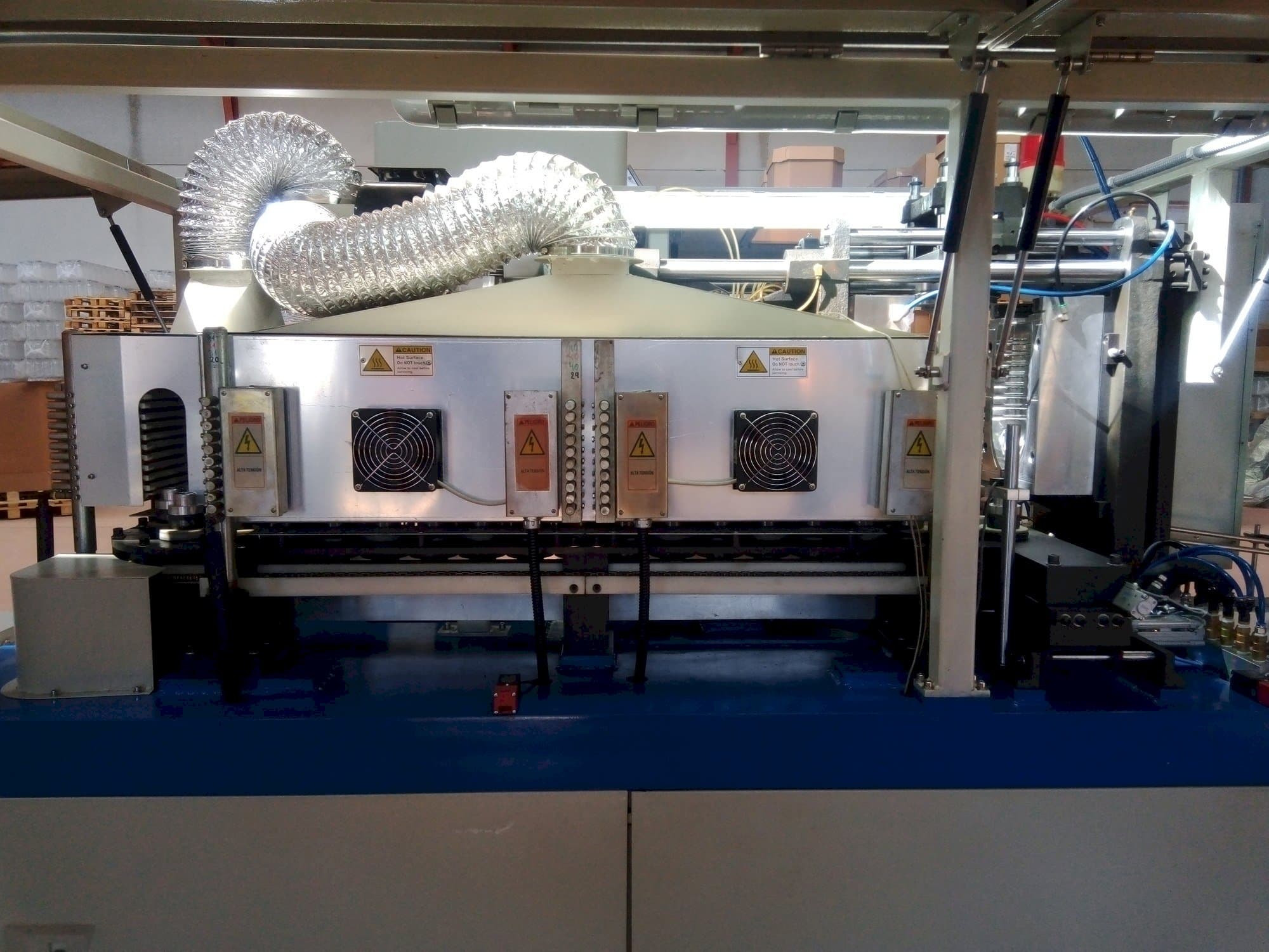 Čelní pohled  na YANCED YS600  stroj