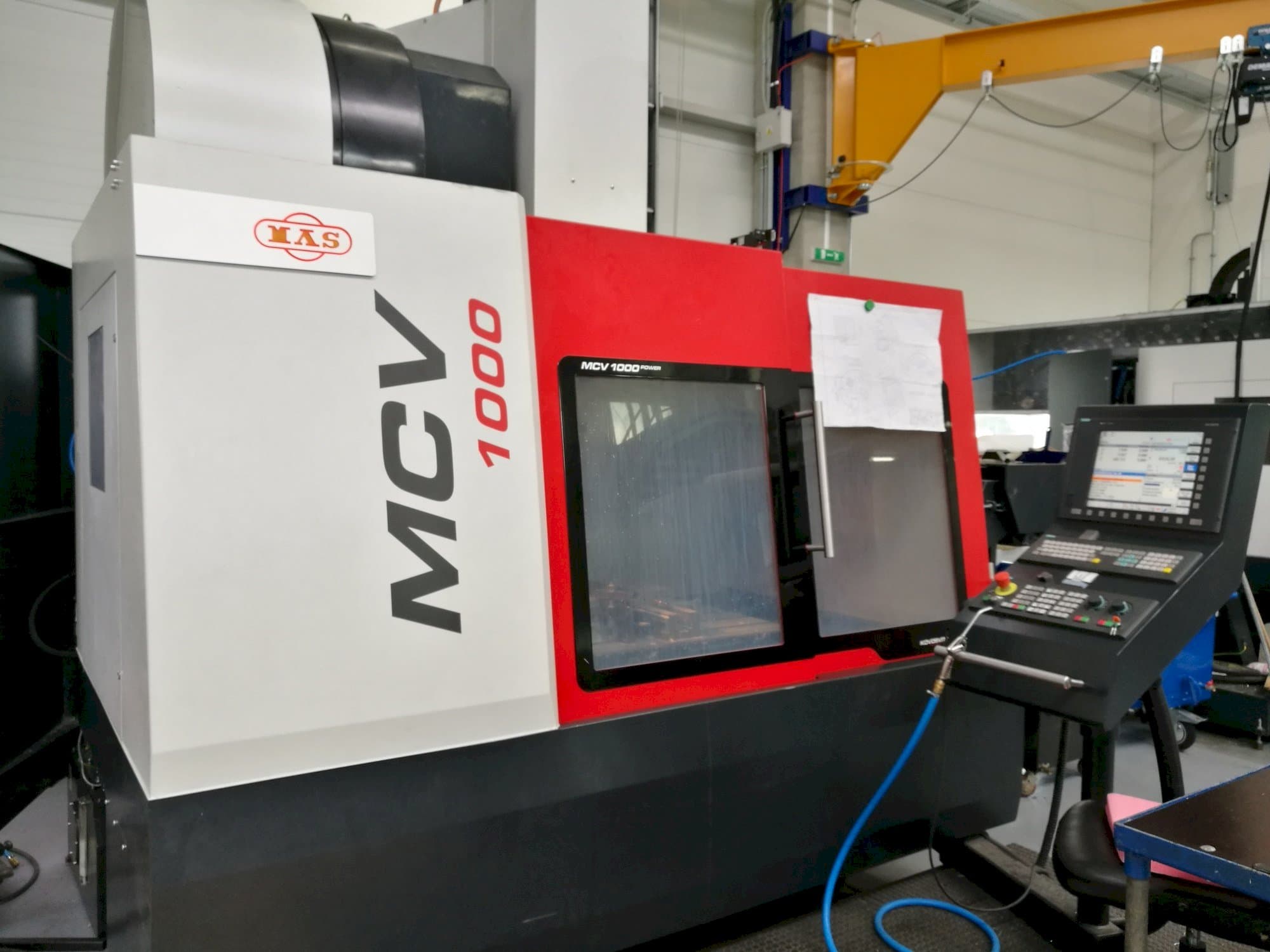 Čelní pohled  na KOVOSVIT MAS MCV 1000 Power  stroj