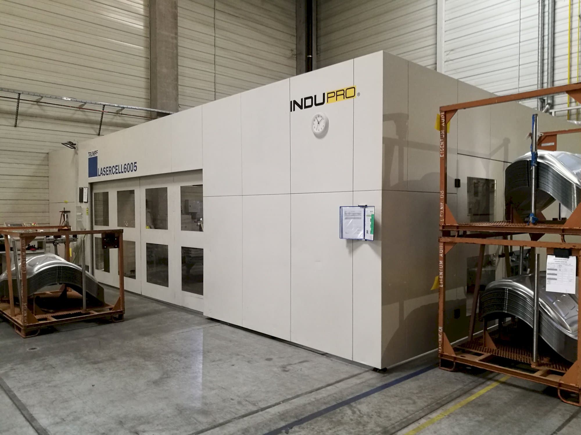 Pravý pohled  na Trumpf Lasercell 6005 stroj