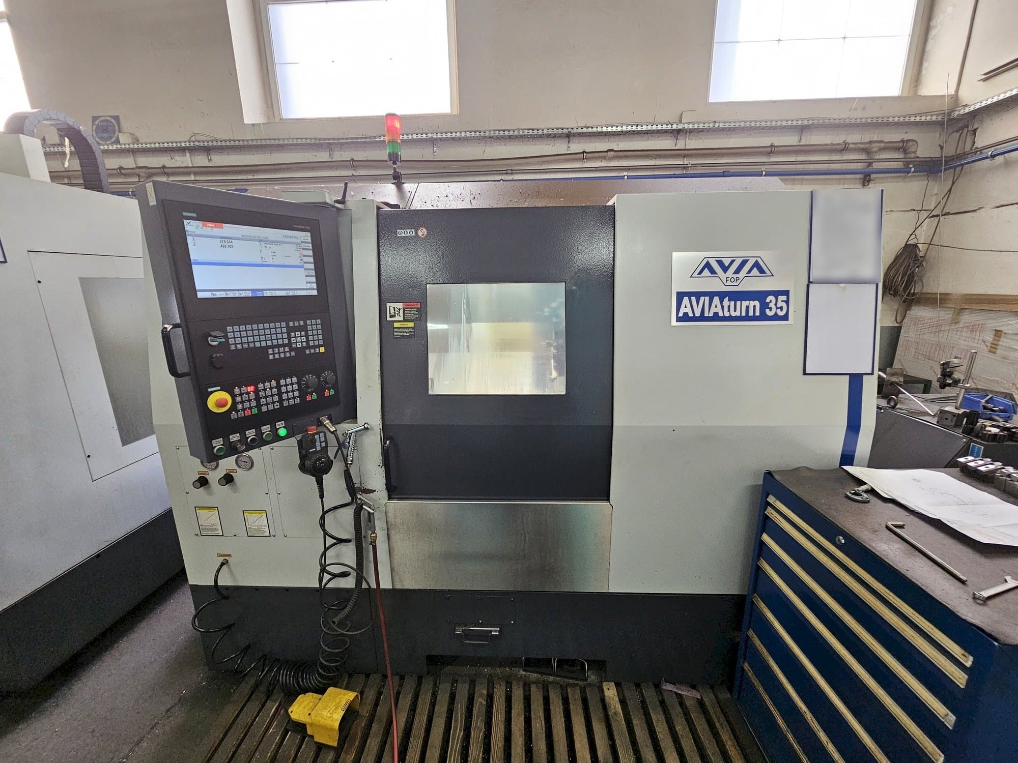 Čelní pohled  na Avia									 AVIAturn 35  stroj