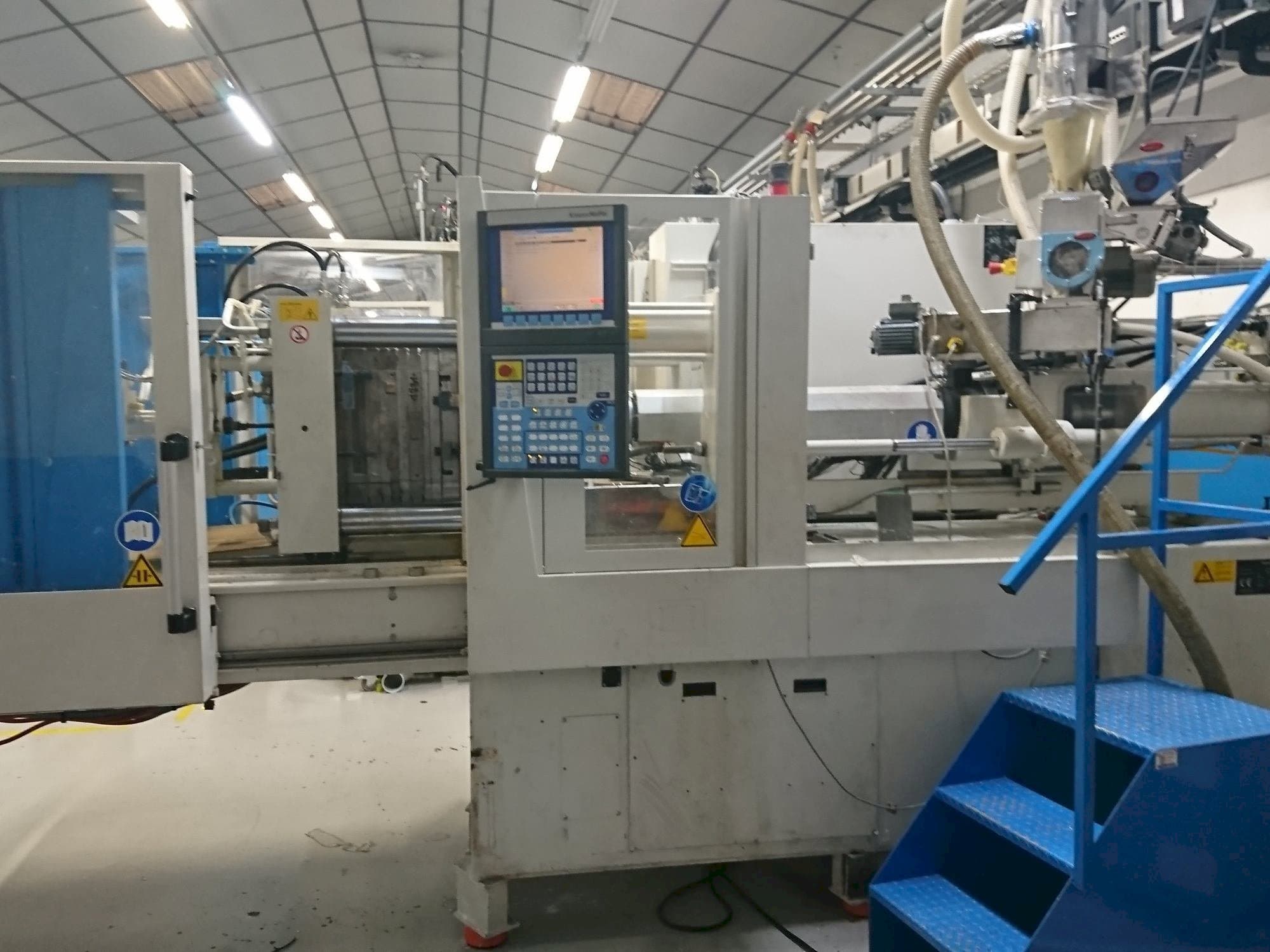 Čelní pohled  na Krauss Maffei 80-750 CX  stroj