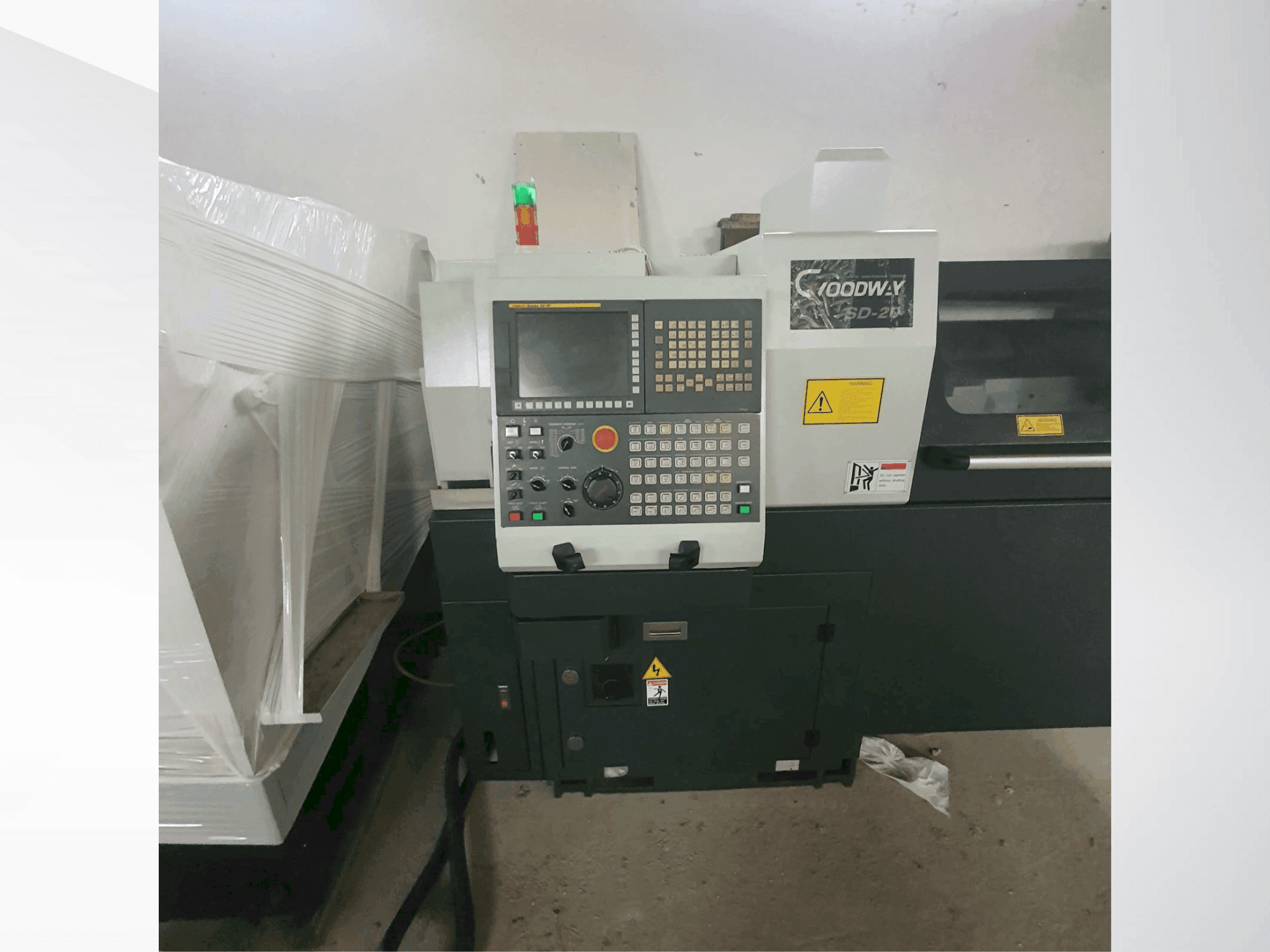 Čelní pohled  na Goodway SD 20  stroj