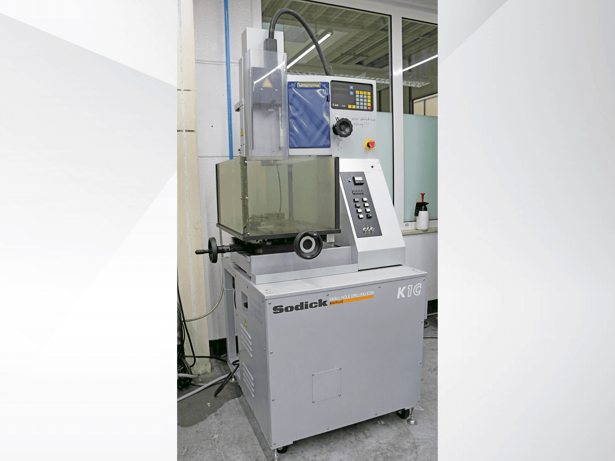 Čelní pohled na Sodick KIC stroj
