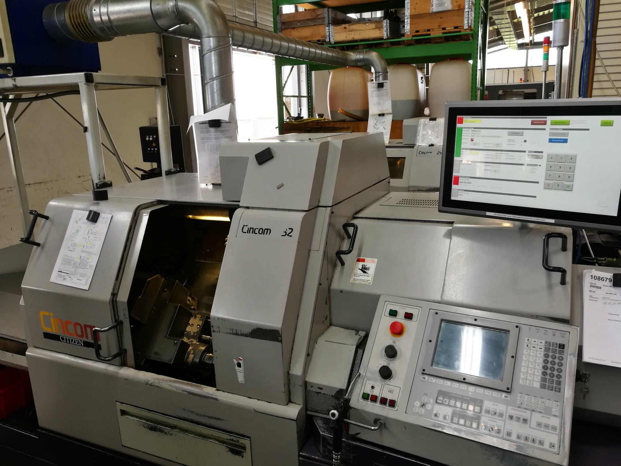 Čelní pohled  na CITIZEN CINCOM L32 stroj